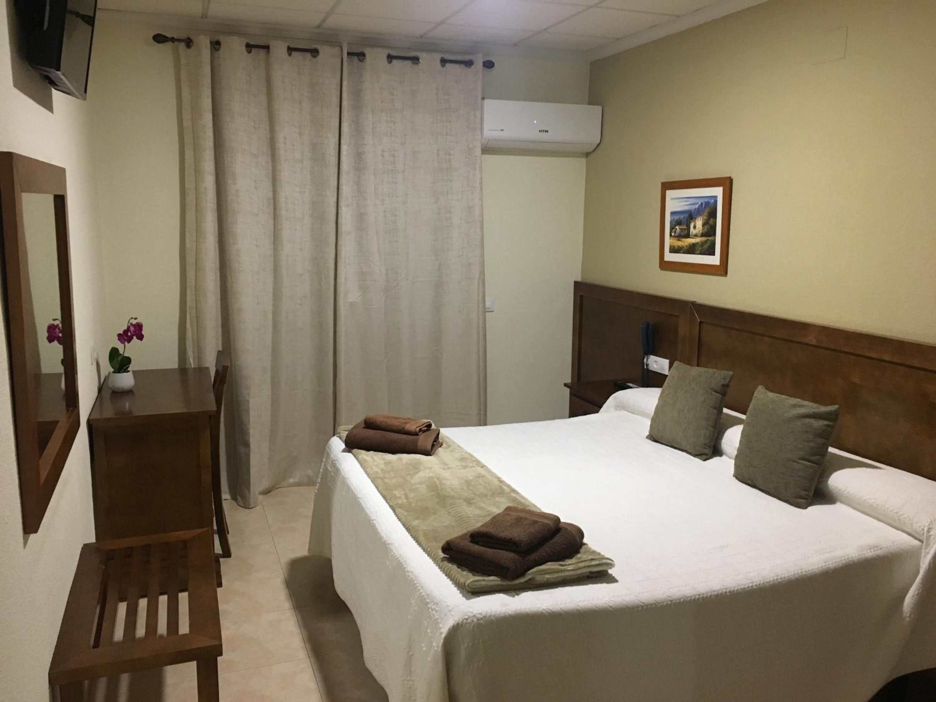 King Room with Balcony - Photo 2