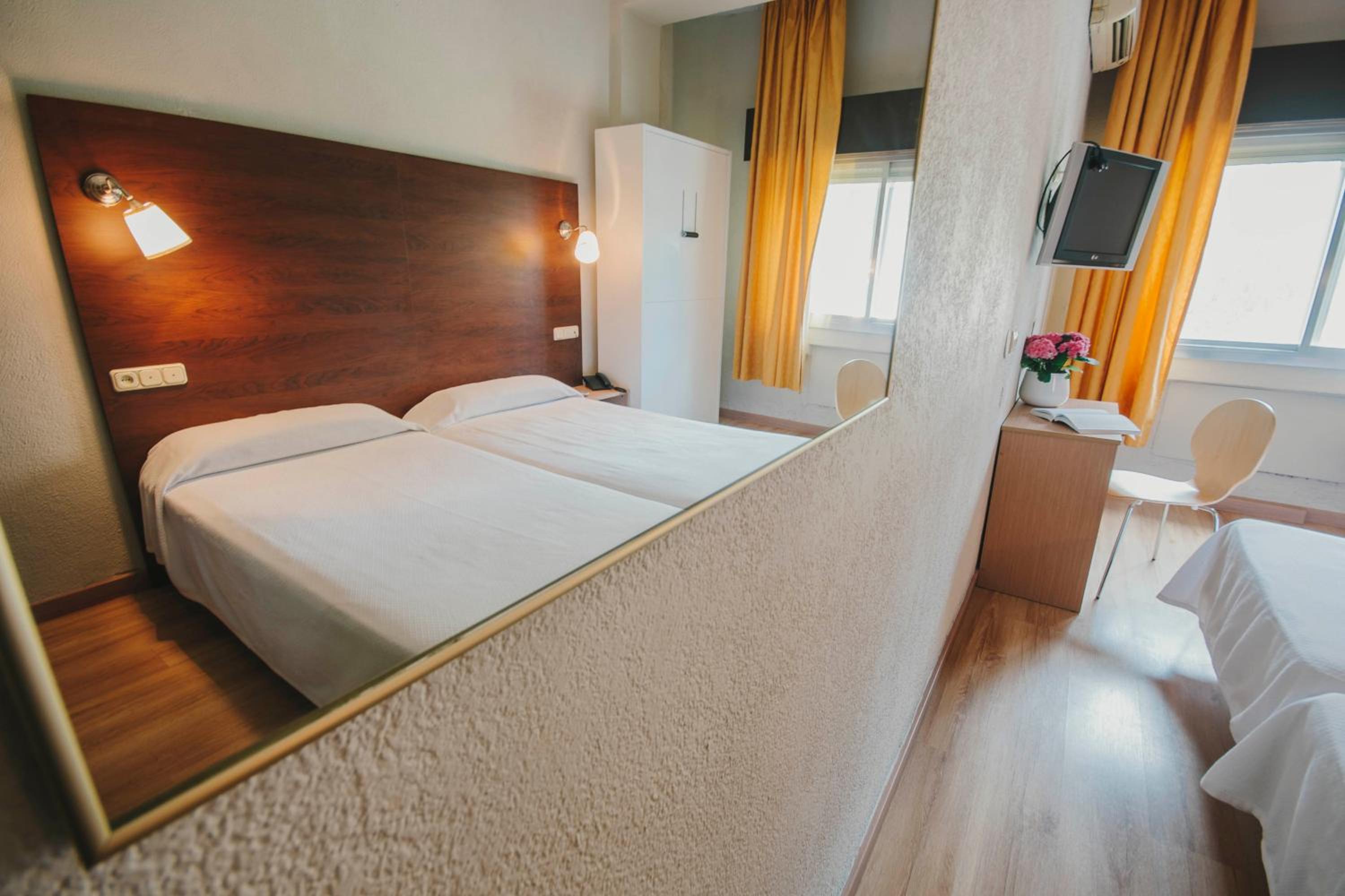 Double Room with Extra Bed (2 Adults + 1 Child) - Photo 8