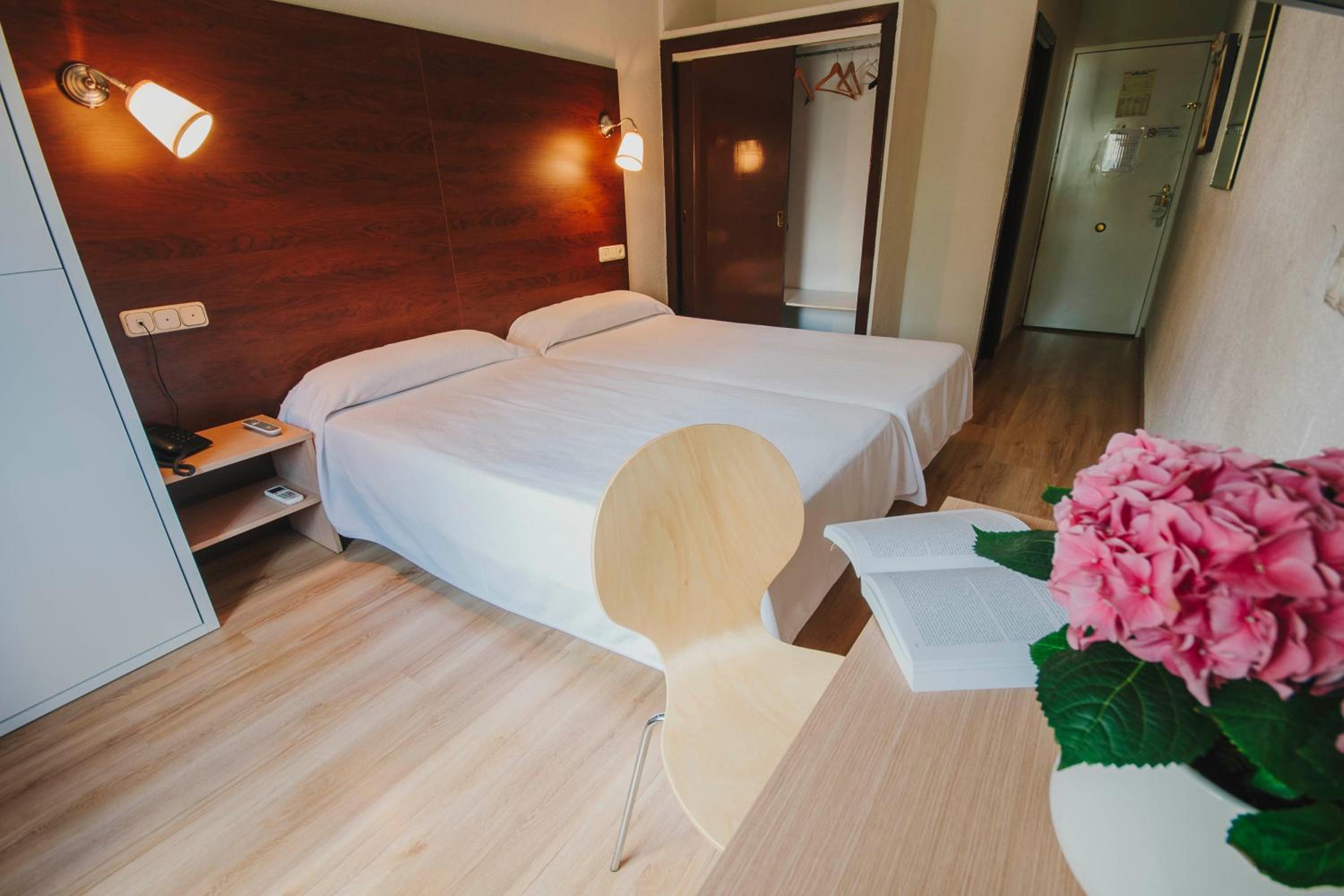 Double or Twin Room - Photo 1