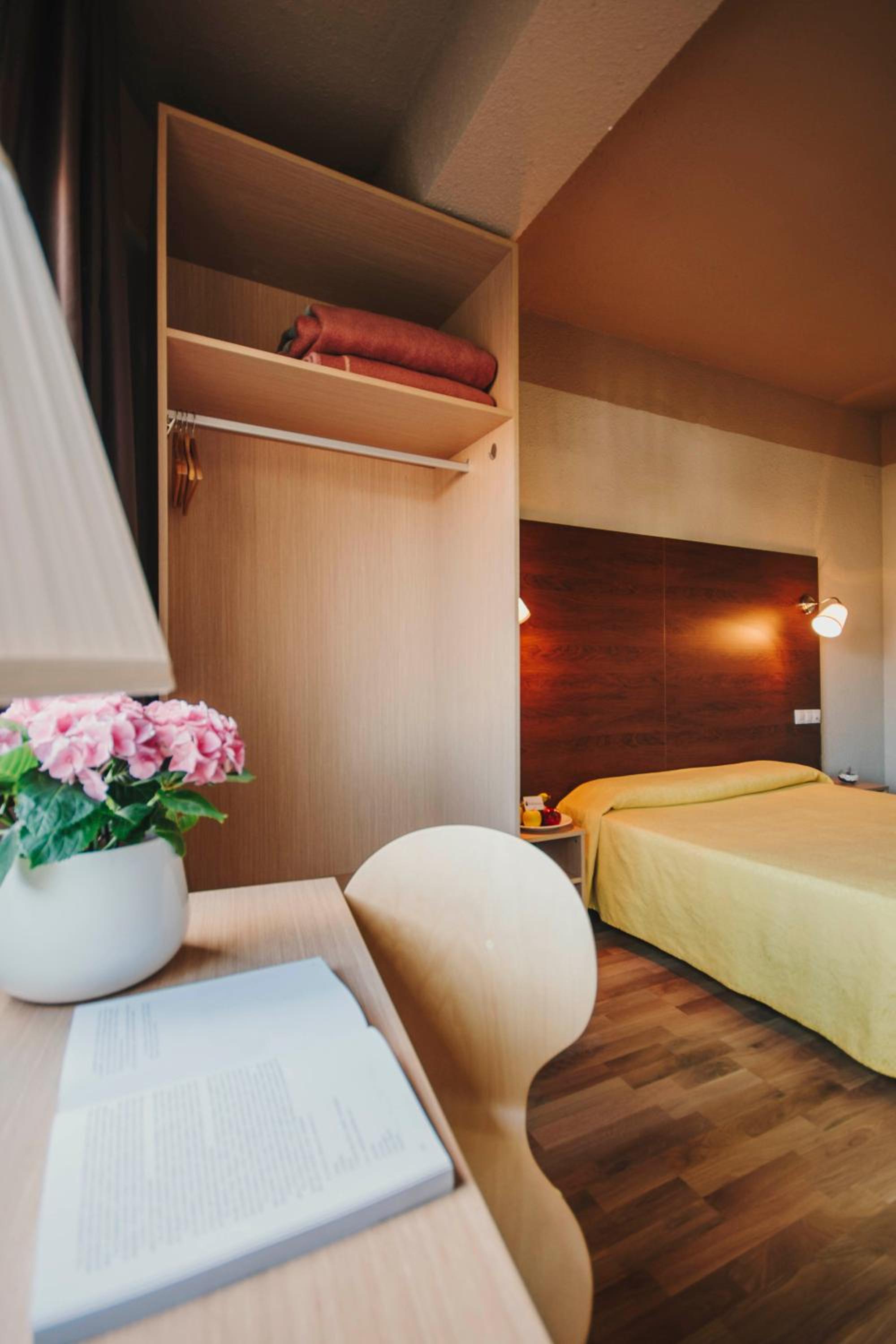 Double or Twin Room - Photo 12