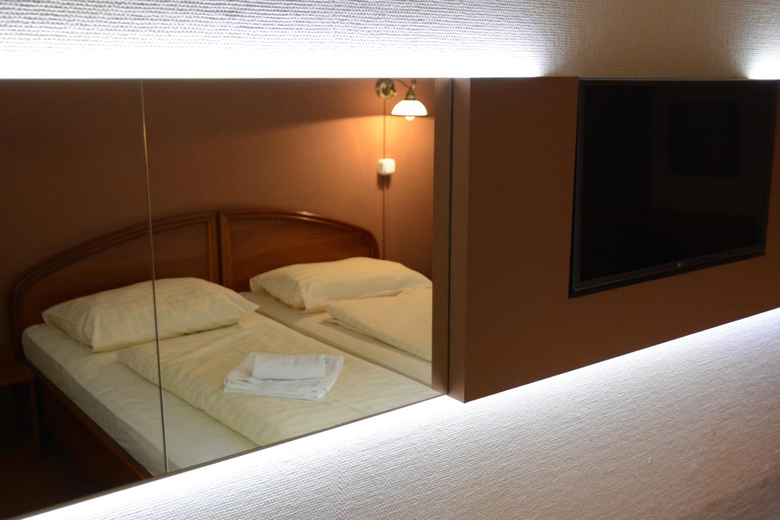 Double Room - Photo 8