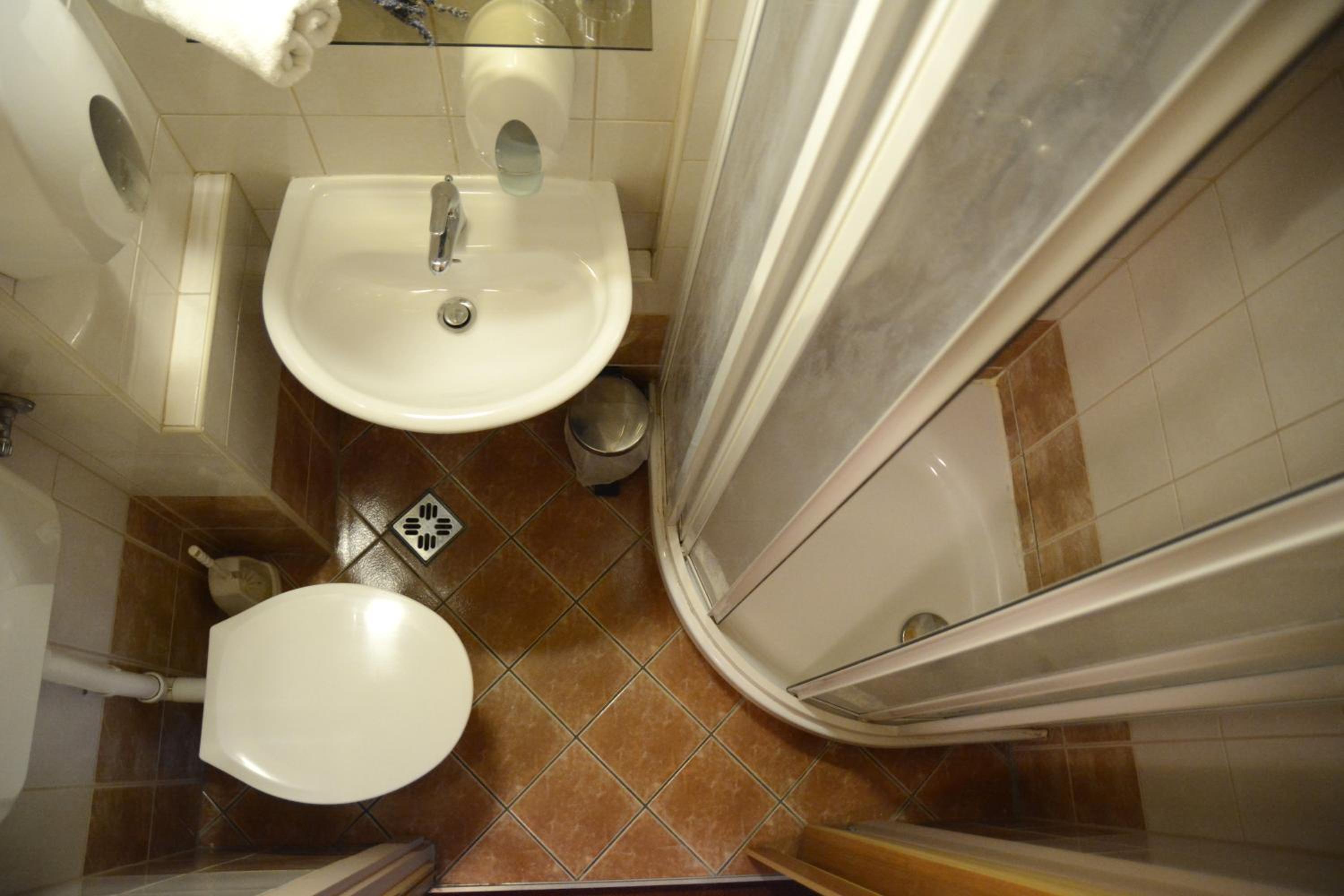 Double Room - Photo 7