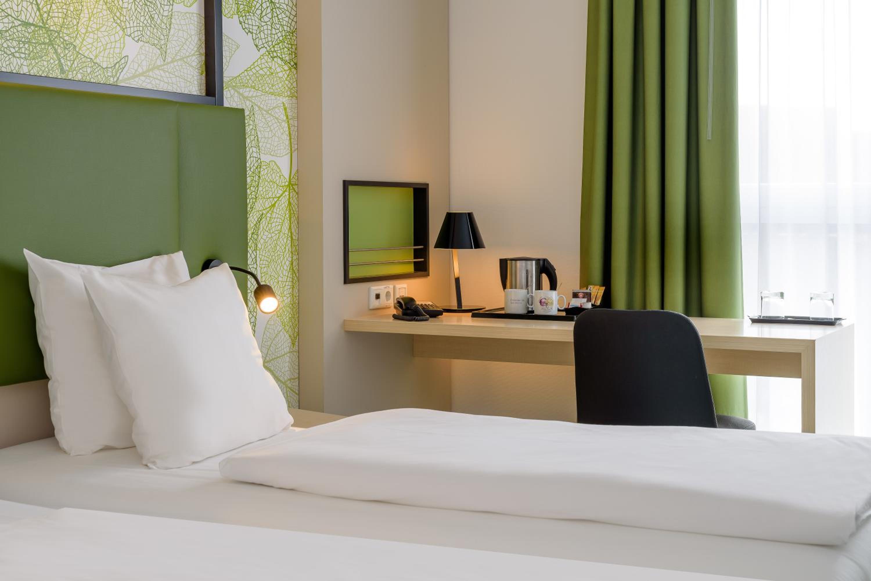 Standard Twin Room - Photo 6