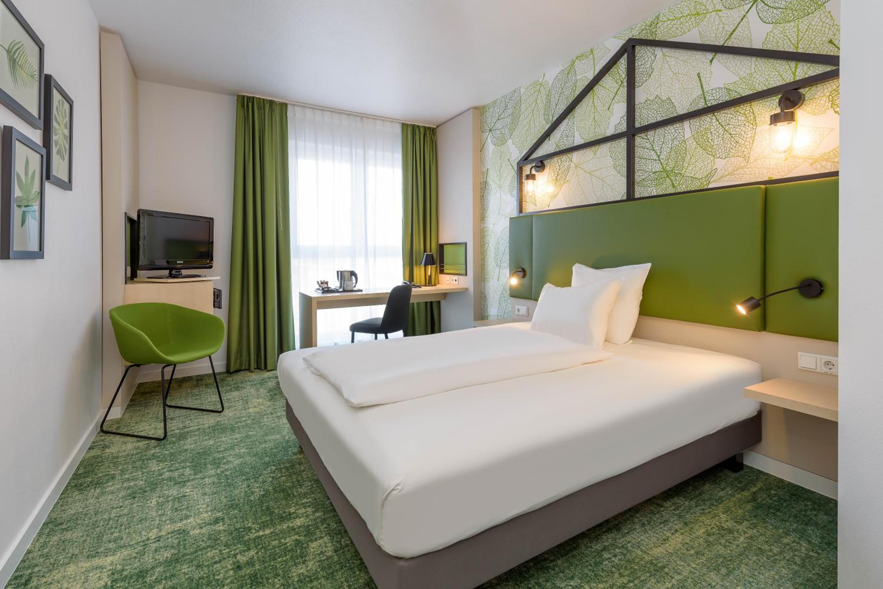 Standard Double Room - Photo 9