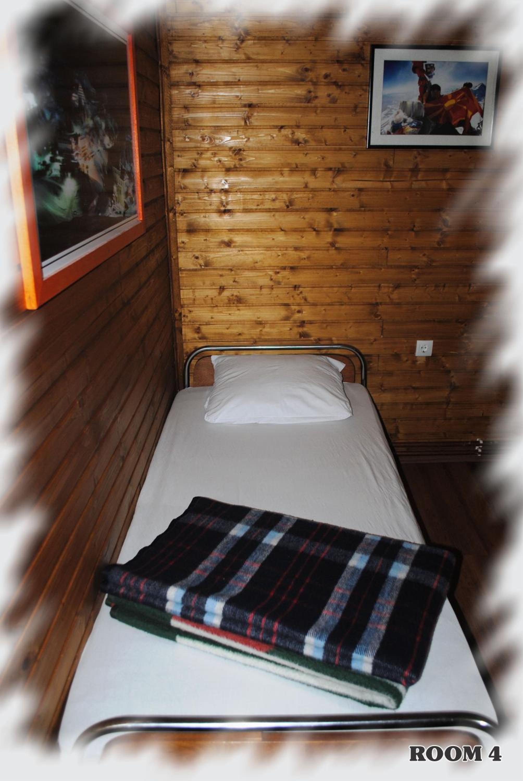 Quadruple Room with Shared Bathroom photo 2
