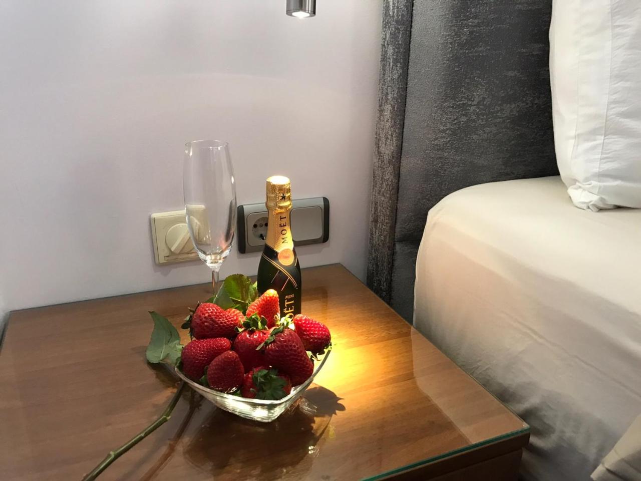 Apartment with Terrace and City View - Free Airport Transfer & VIP package - Photo 4