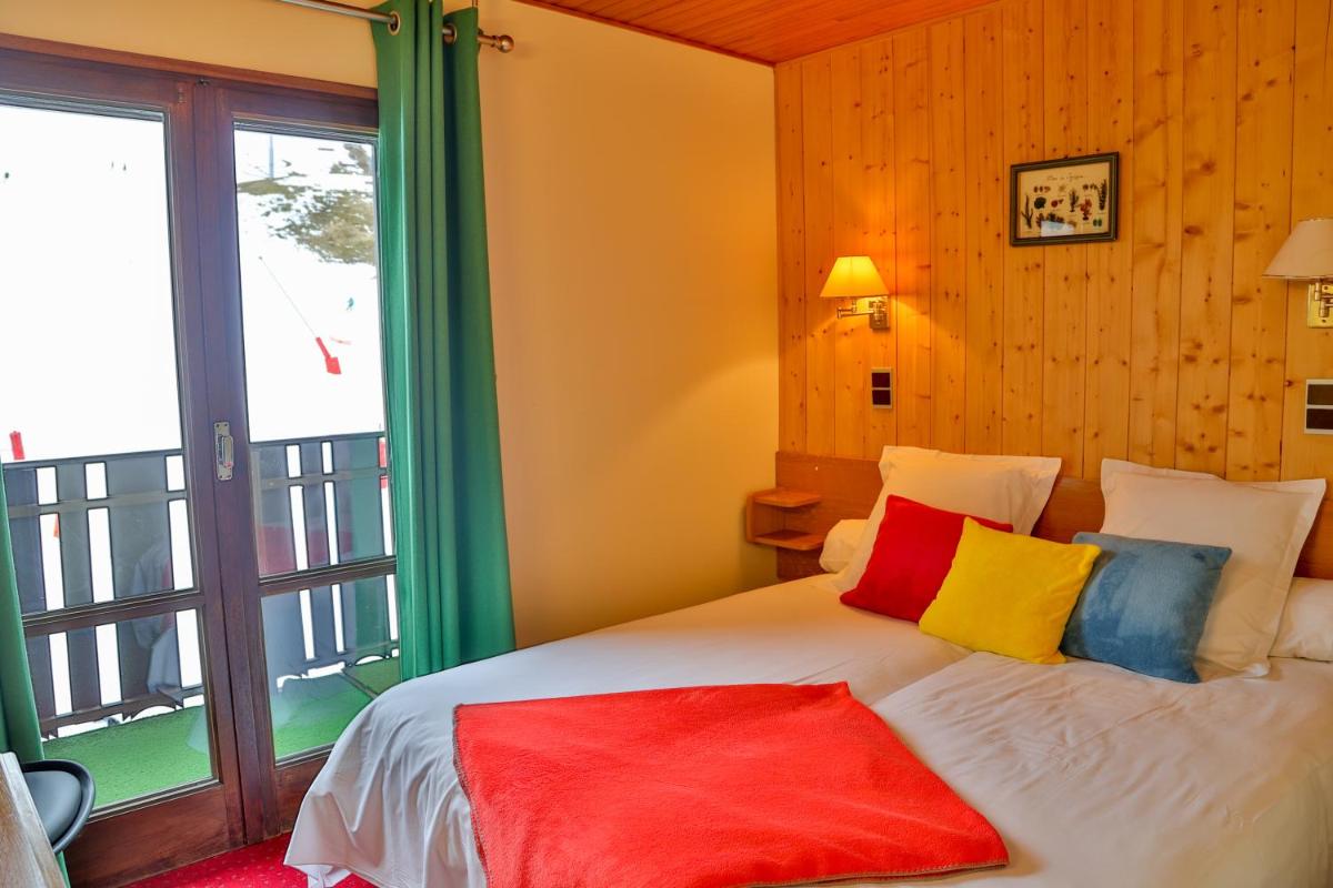 Small Double or Twin Room with Balcony photo 2
