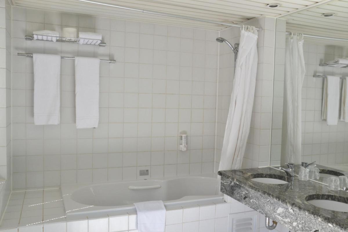 Deluxe Double Room with Bath photo 3