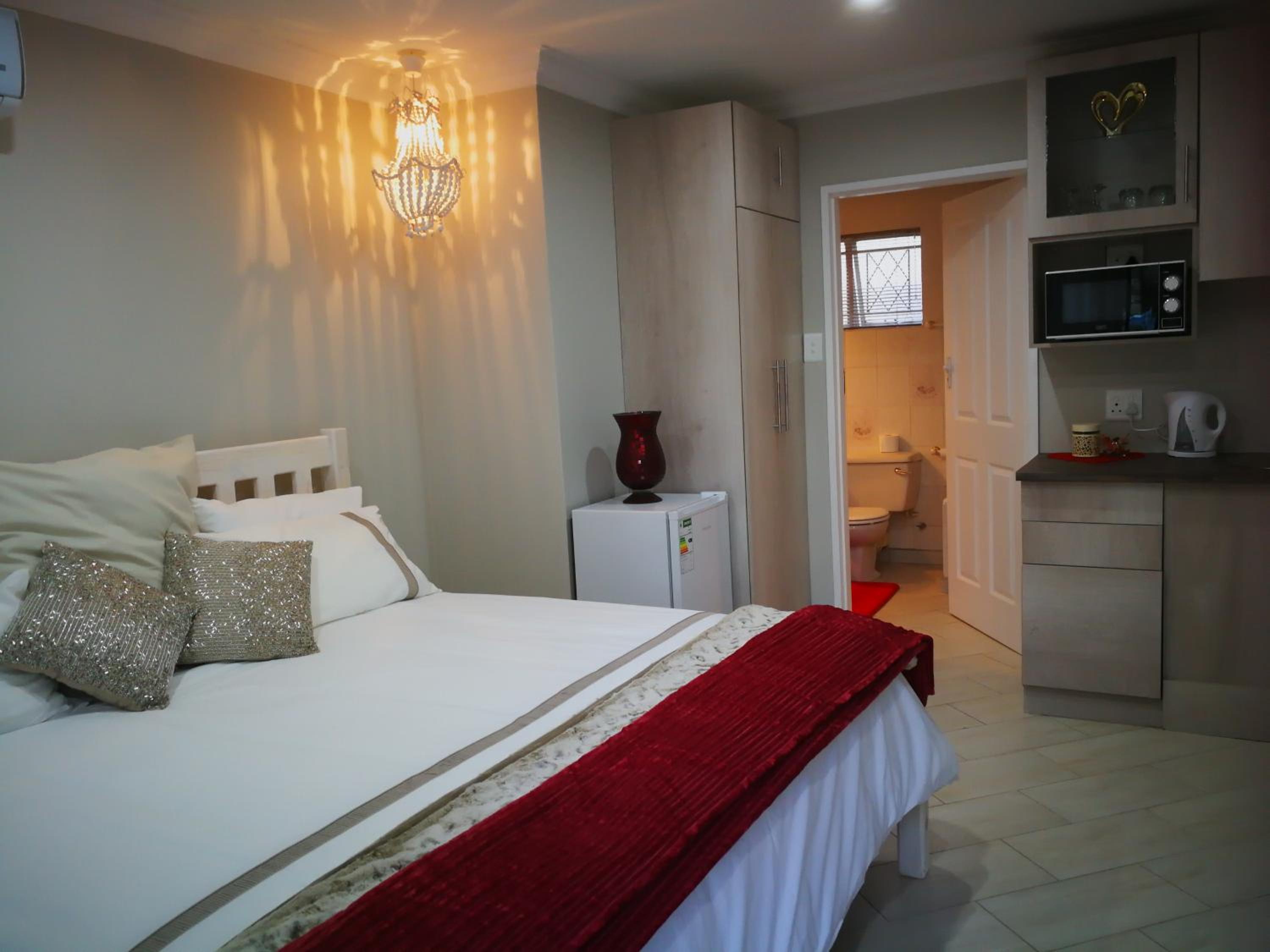 Deluxe Double Room with Extra Bed - Photo 6