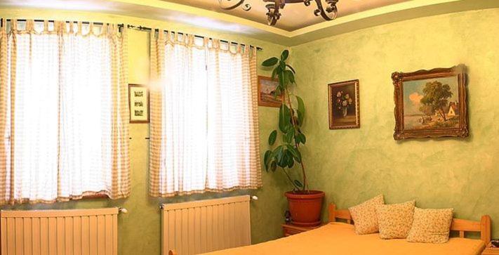 Six-Bedroom House - Photo 4