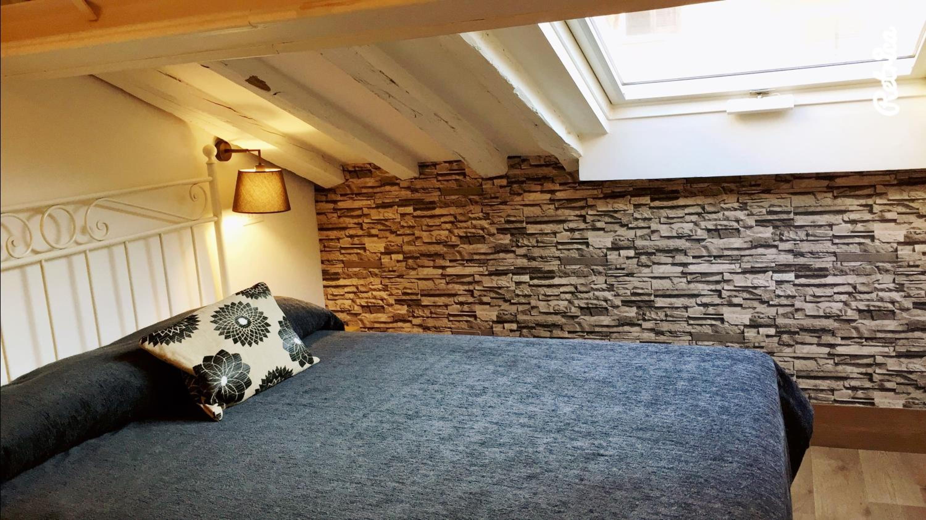 Single Room - Photo 1