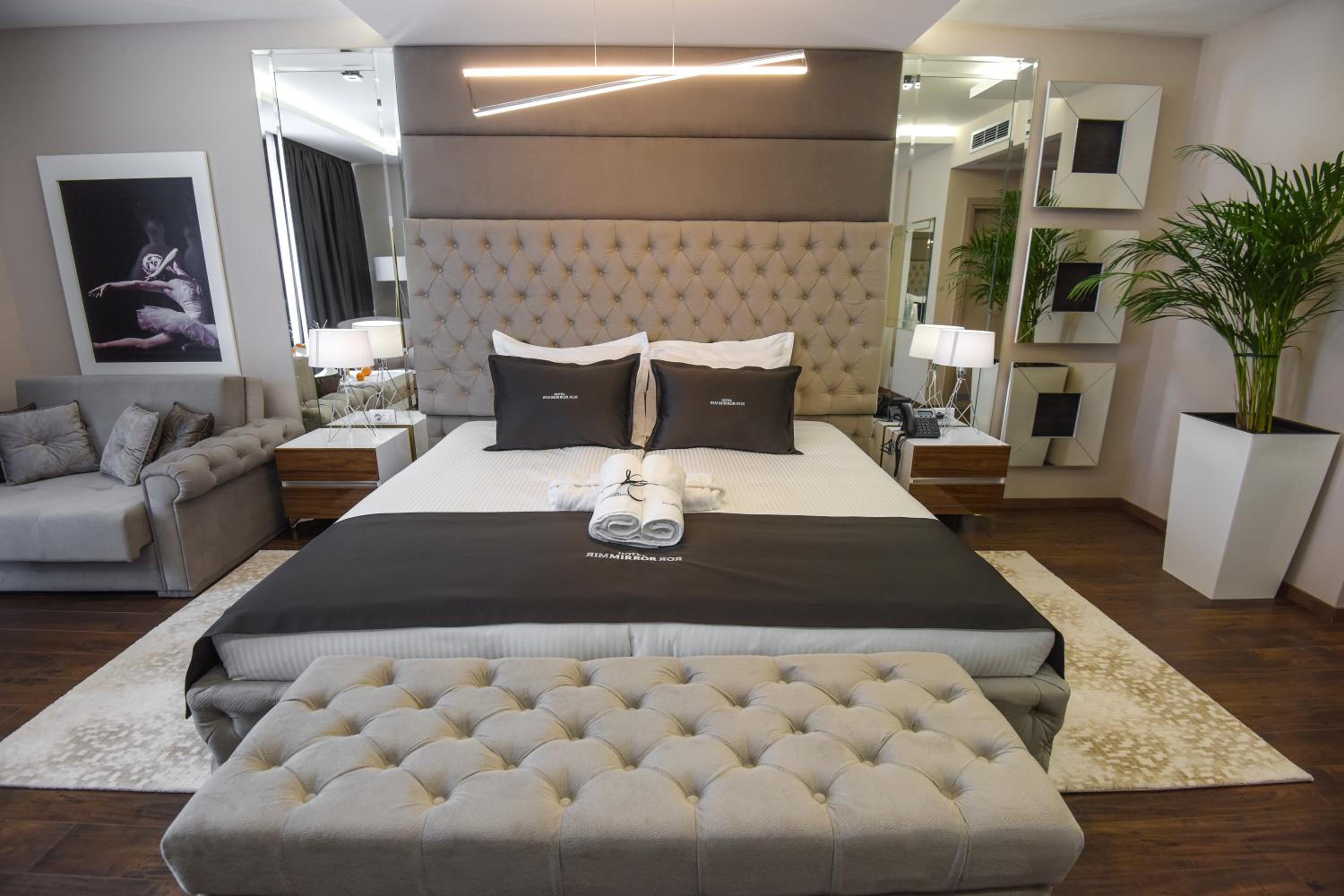 Deluxe Room - Free Airport Shuttle - Photo 1