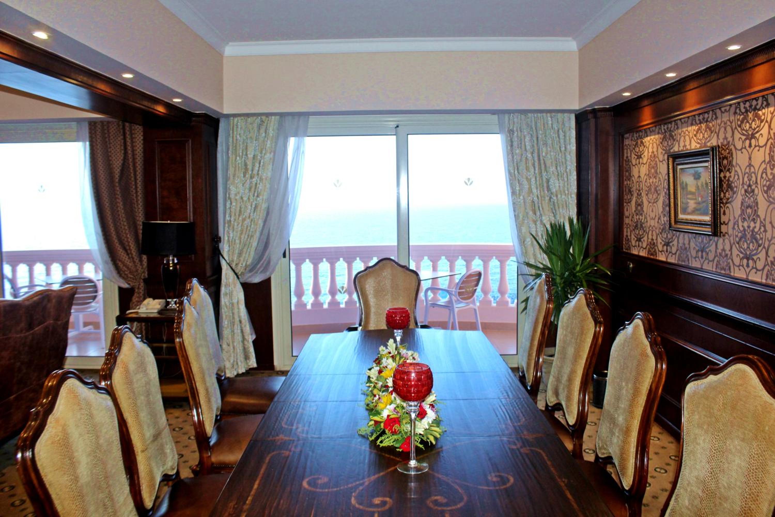Royal Villa thumbnail 6