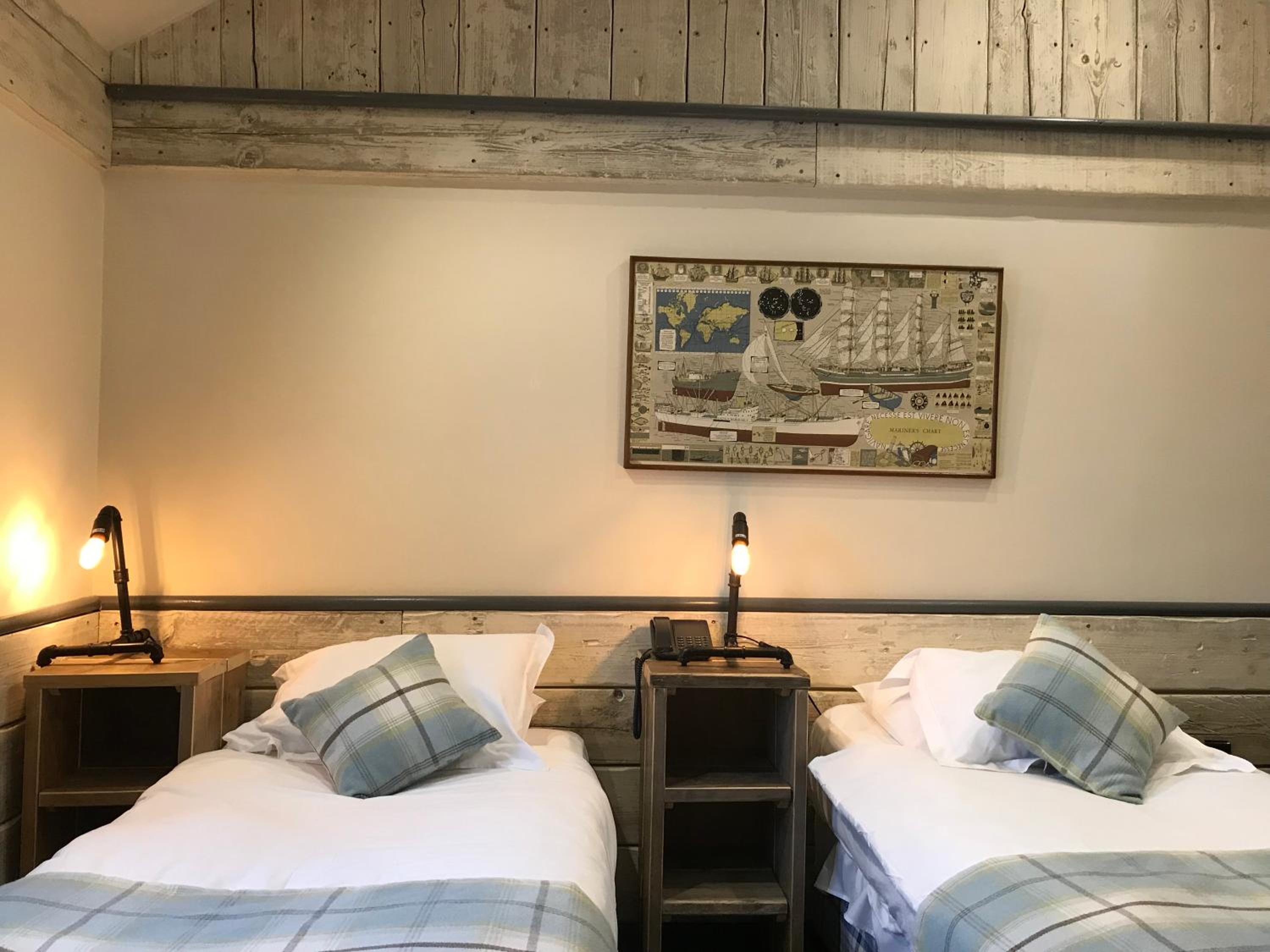 Economy Twin Room - Photo 5