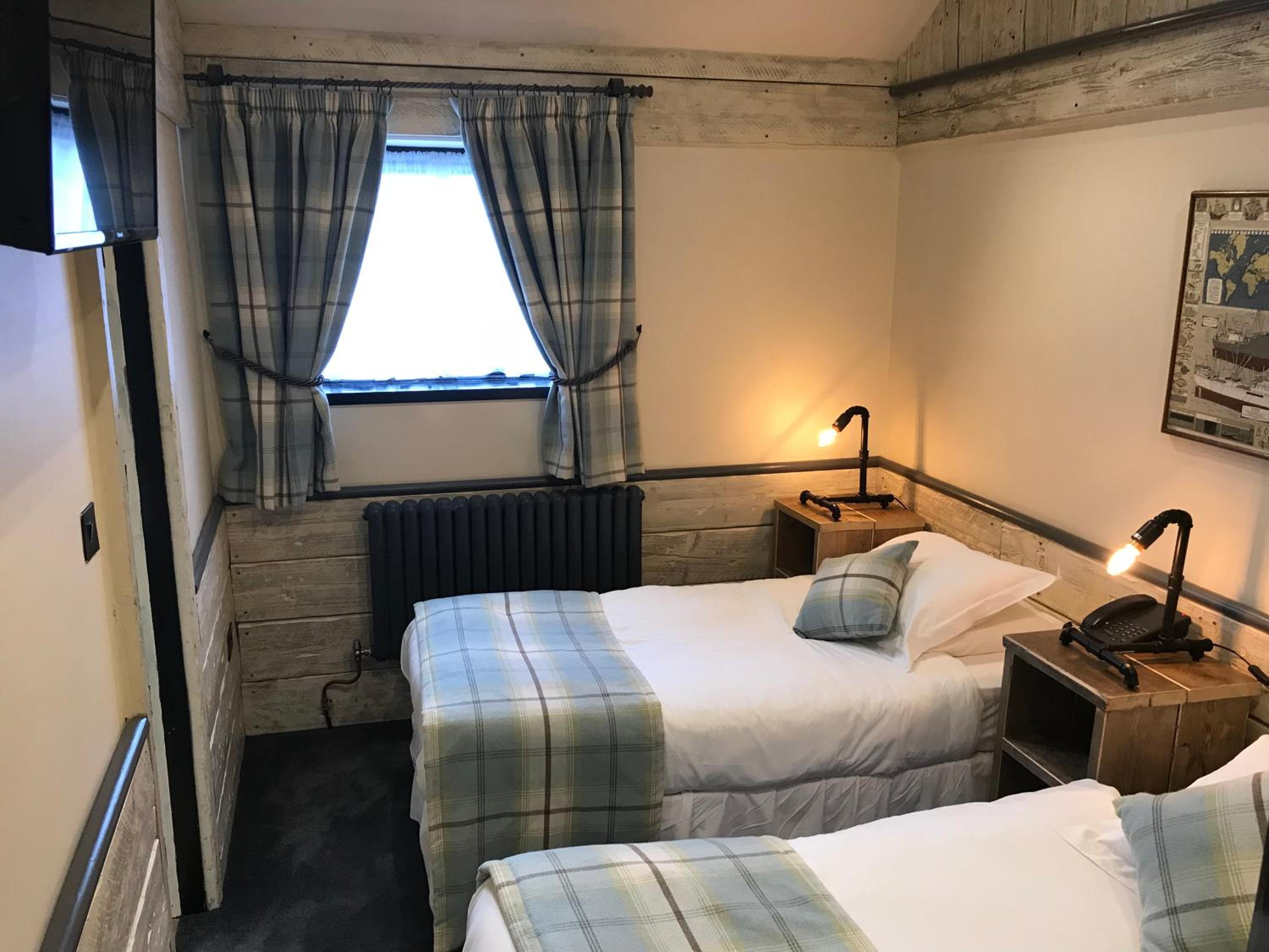 Economy Twin Room - Photo 1
