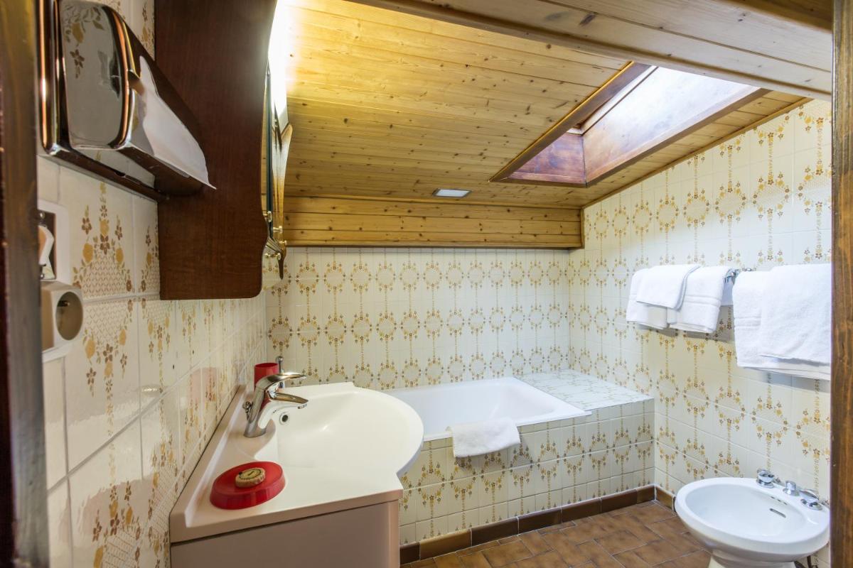 Triple Room - Attic photo 2
