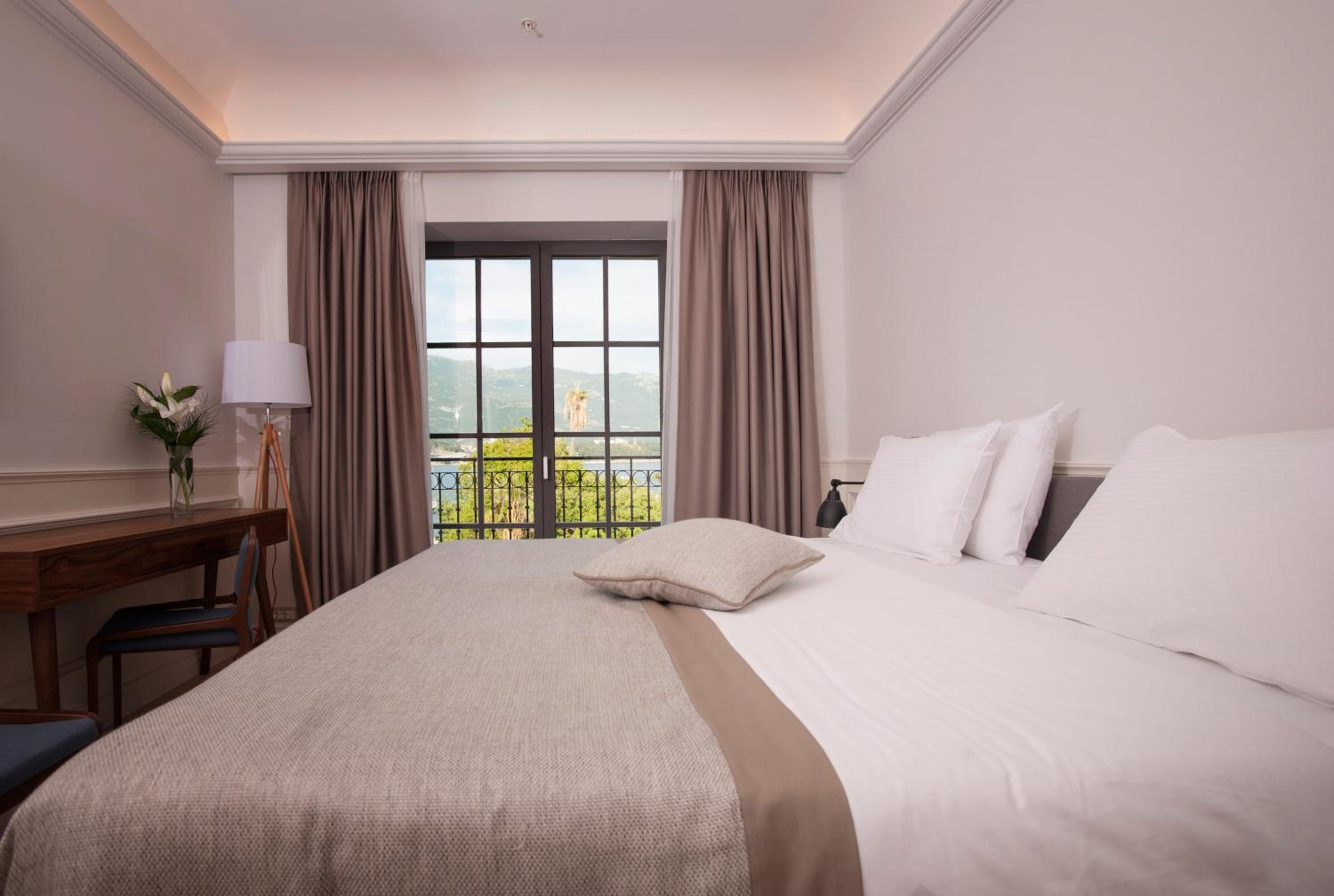 Double or Twin Room with Sea View photo 3