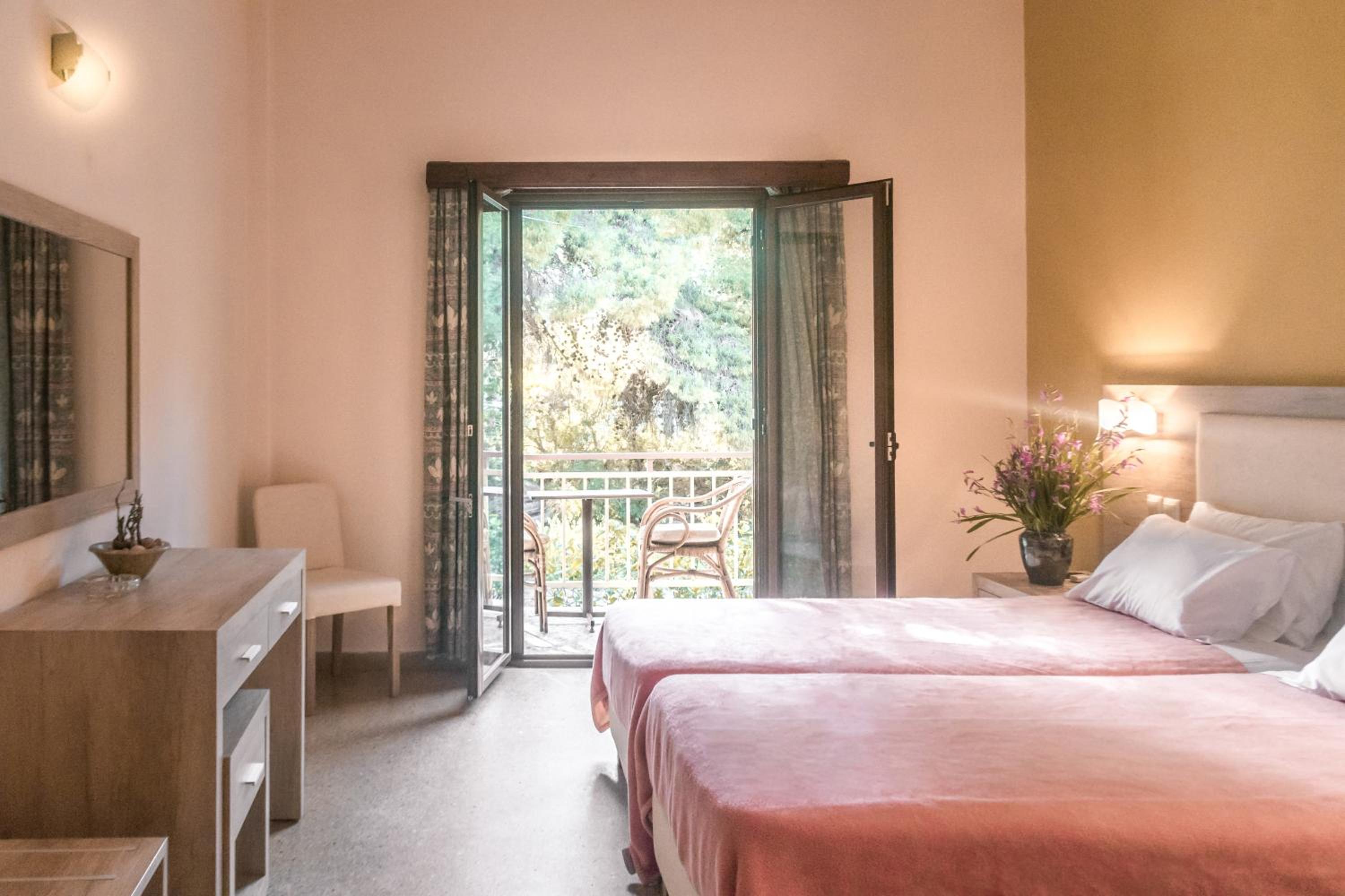 Double Room - Photo 7