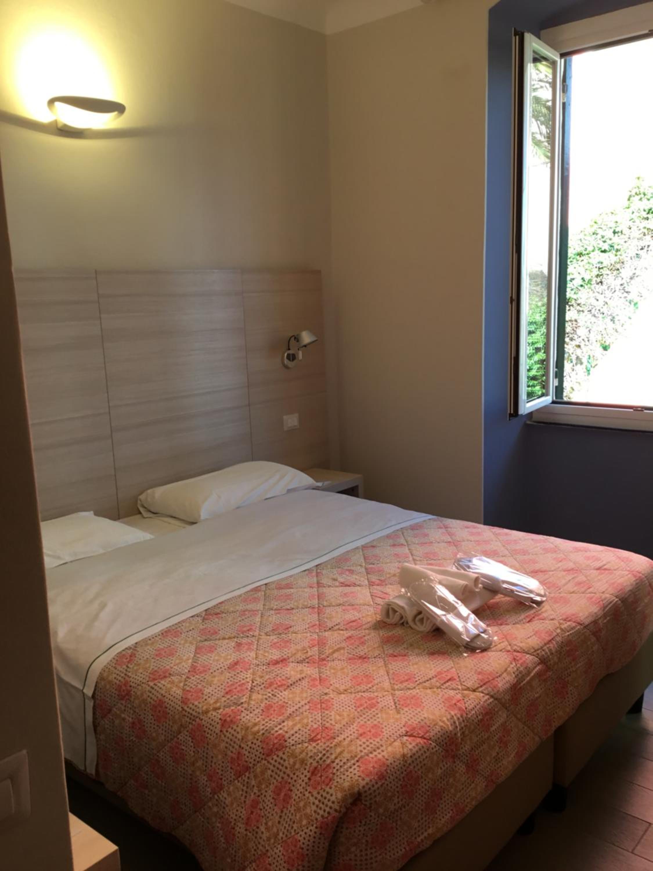 Deluxe Double or Twin Room with Balcony - Photo 2