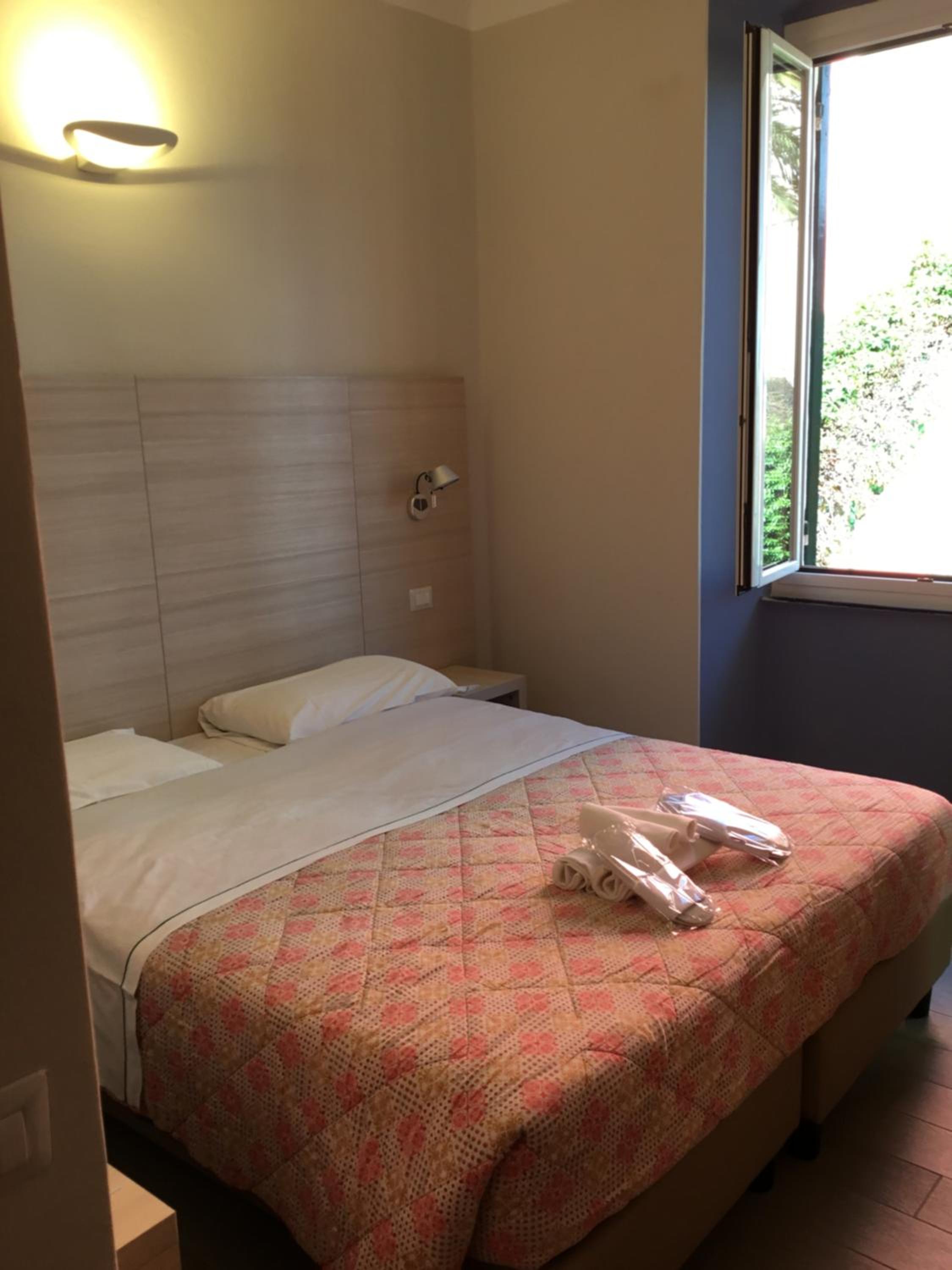 Deluxe Double or Twin Room with Balcony - Photo 3