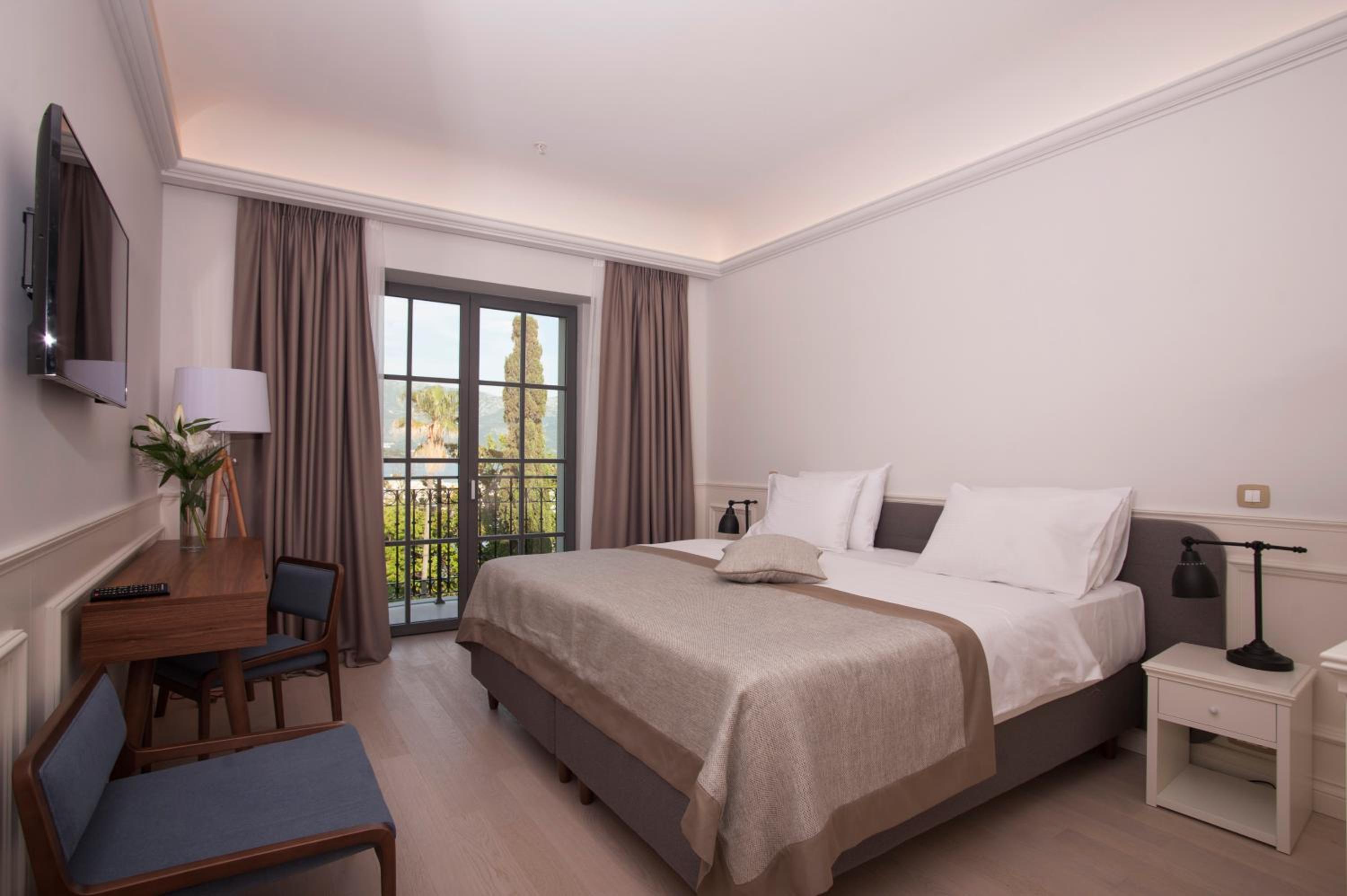 Double or Twin Room with Sea View