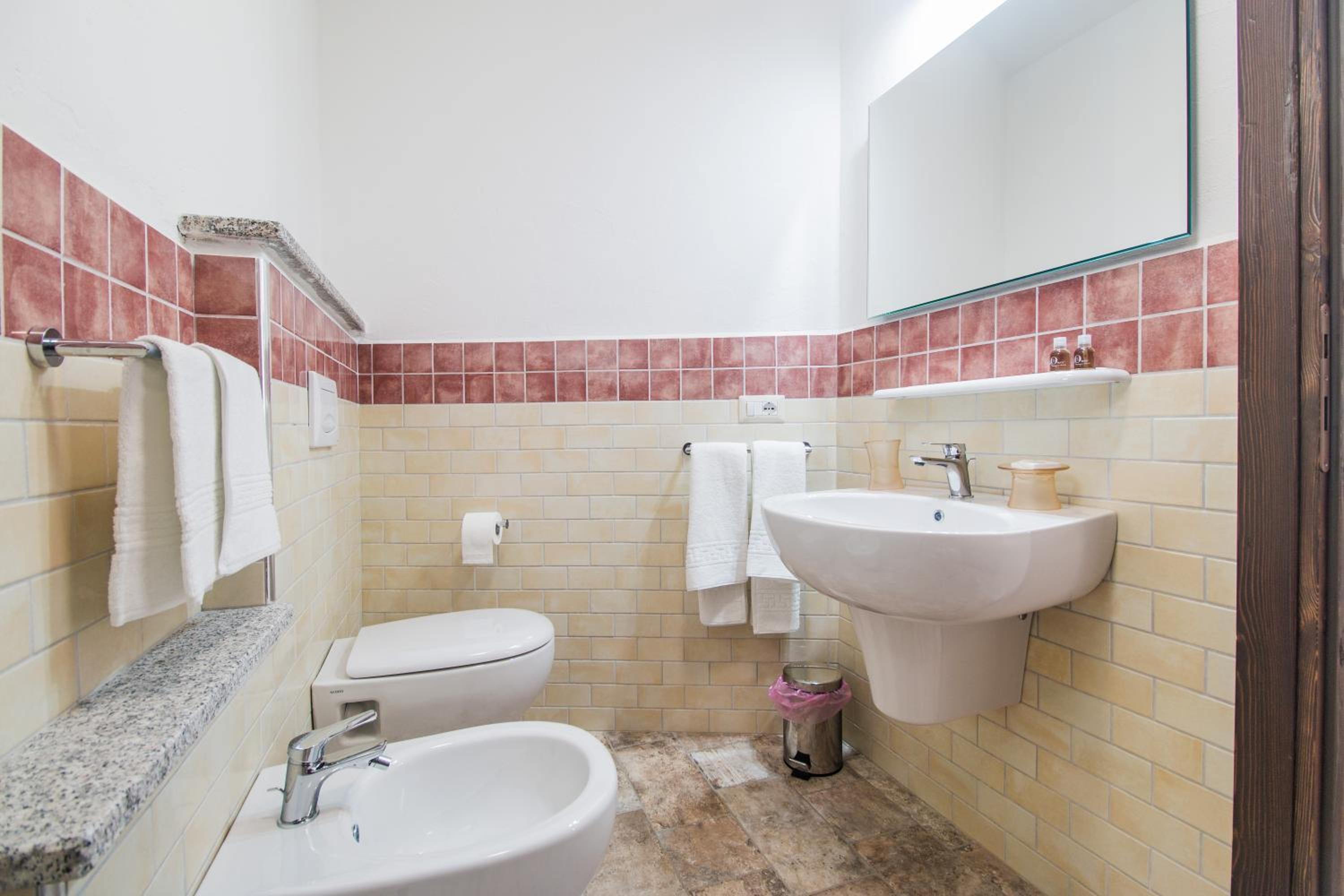 Double or Twin Room - Photo 5