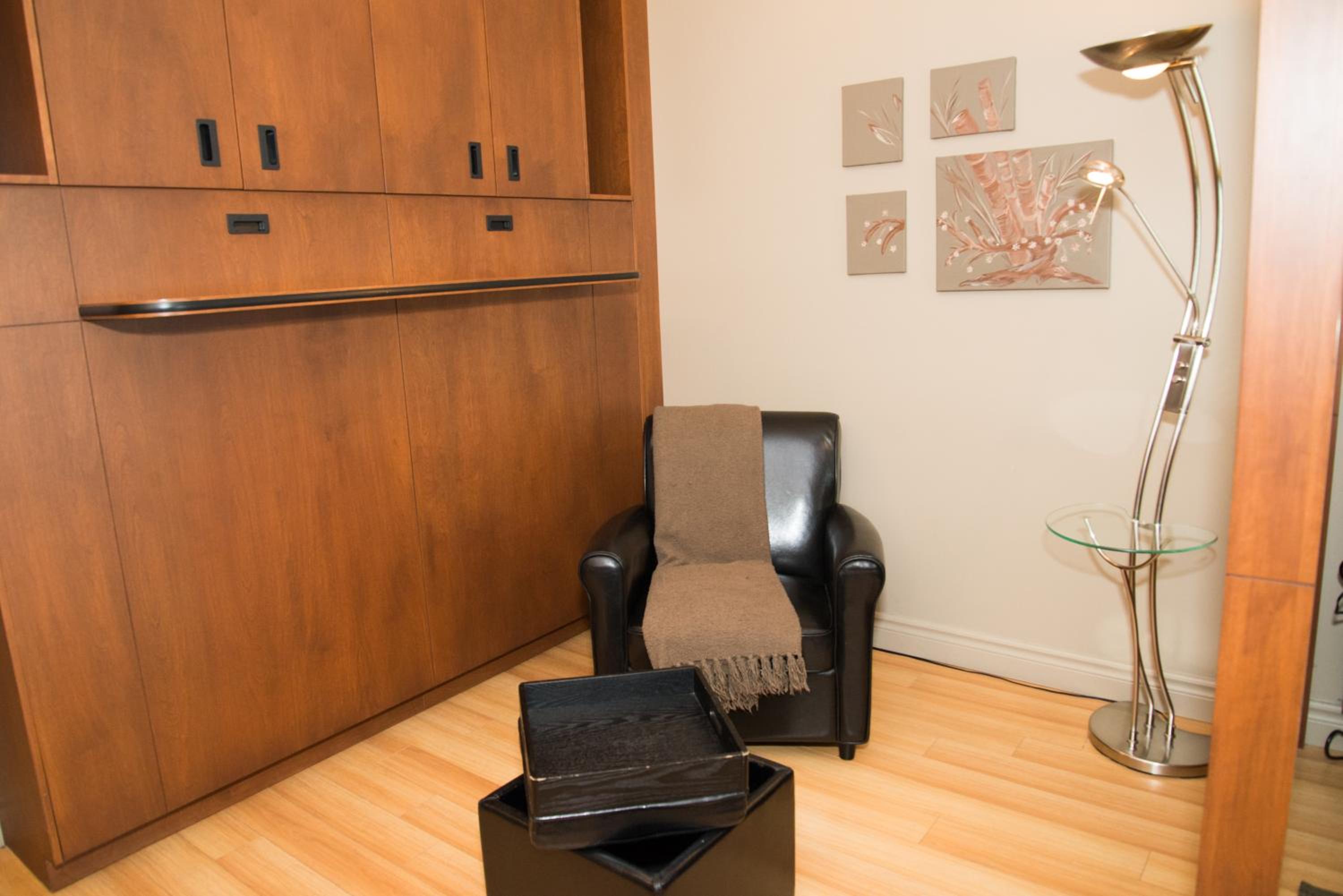 Queen Room - Non-Smoking - Photo 6