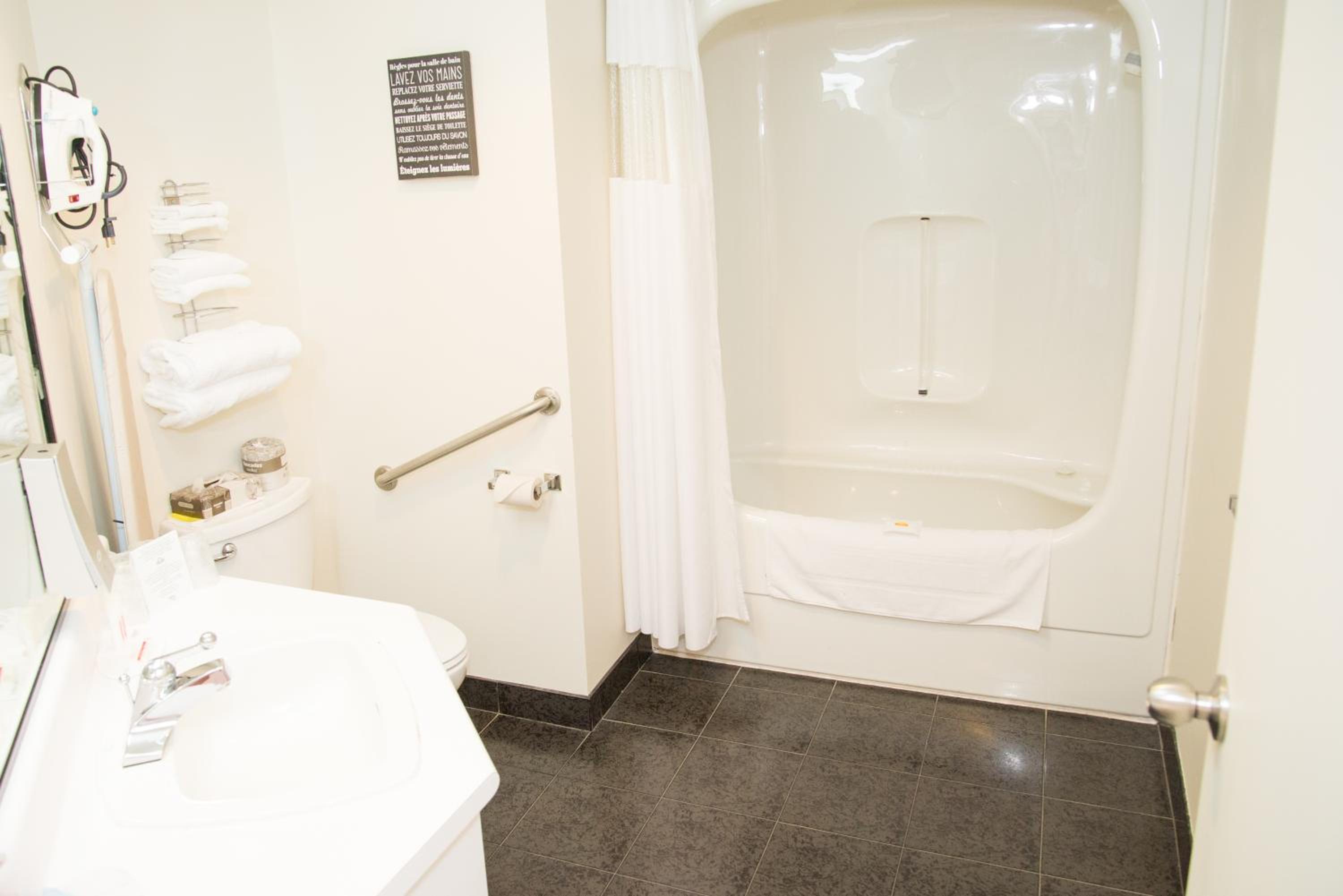 Double Room - Disability Access/Non-Smoking - Photo 7
