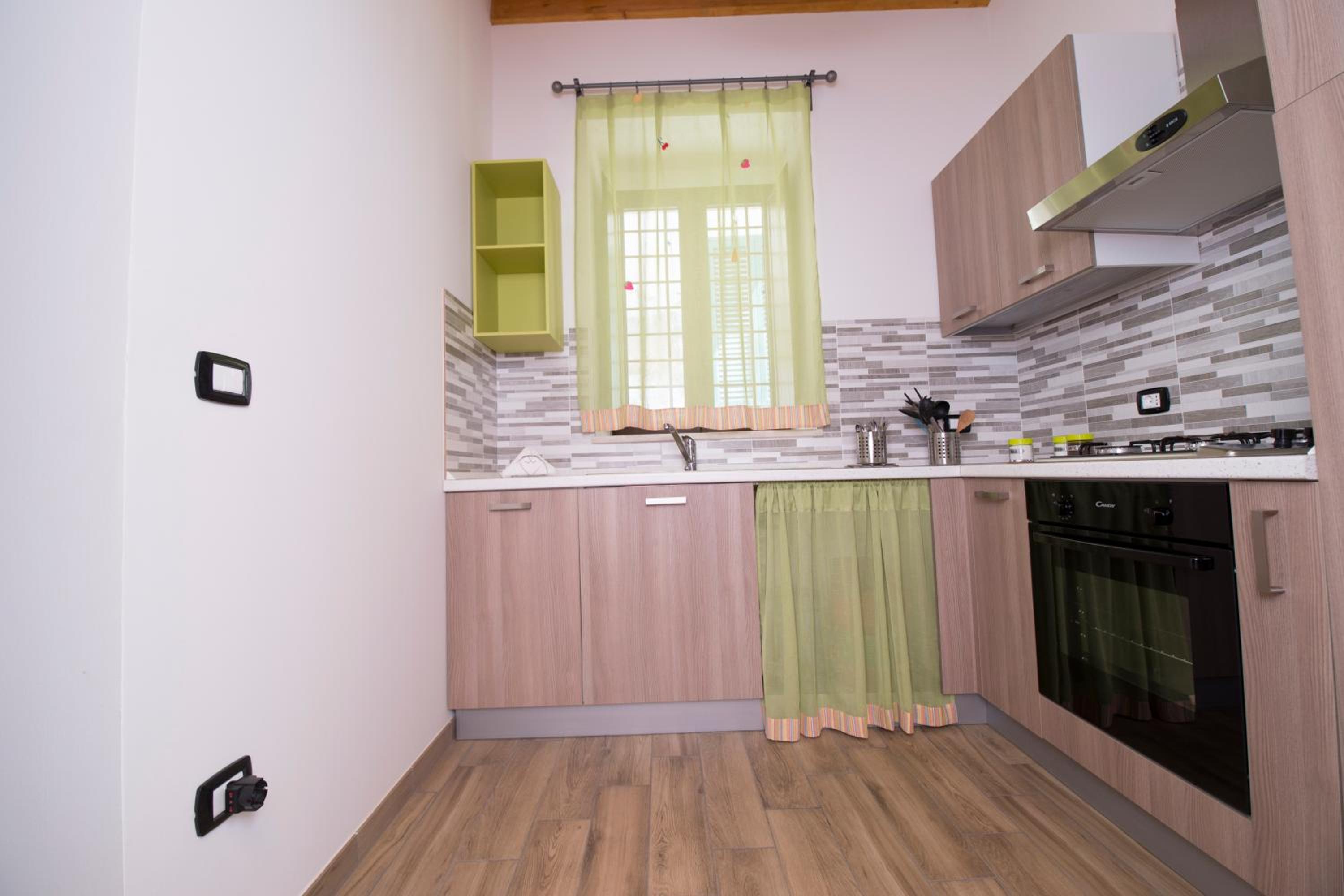 Studio Apartment - Photo 2