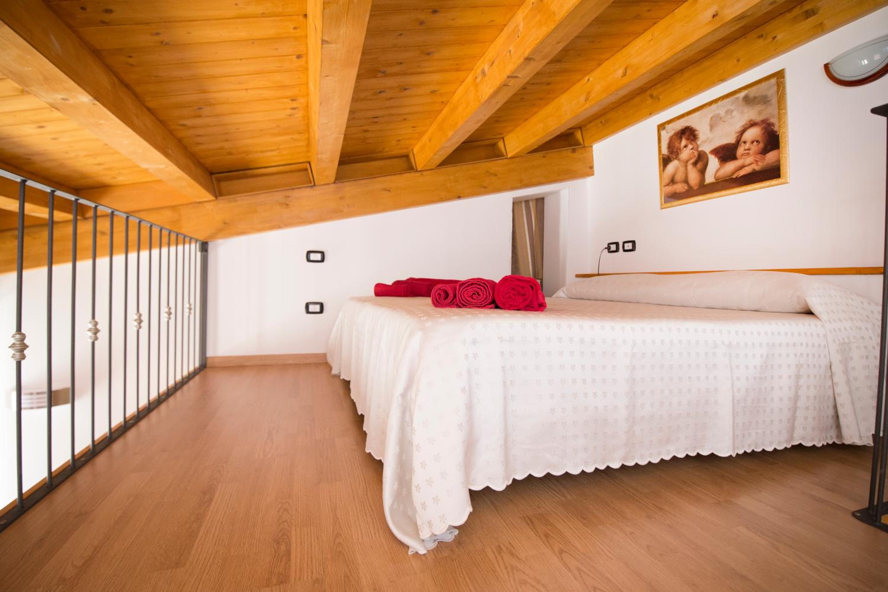 Studio Apartment - Photo 12