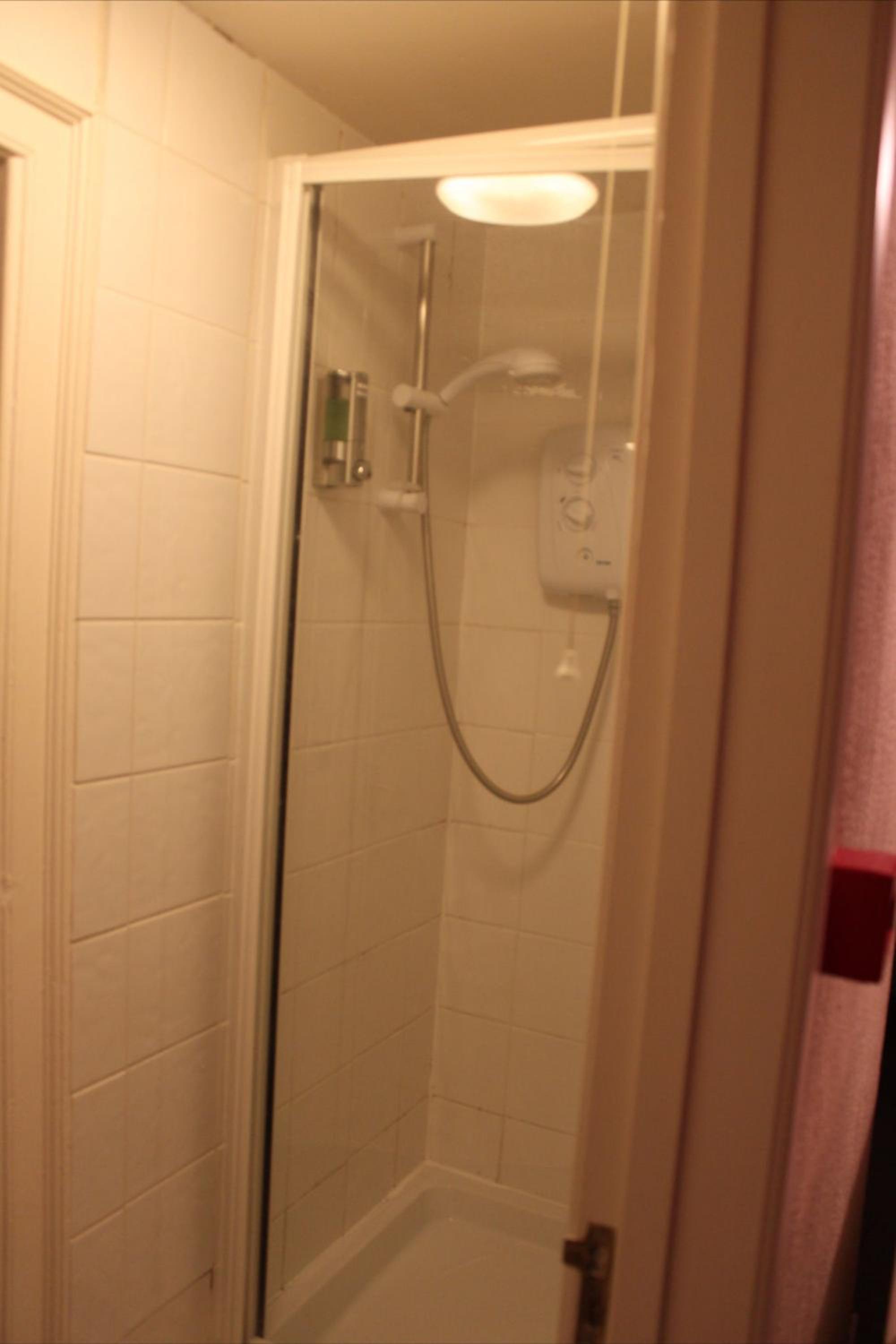 Double Room - Photo 9