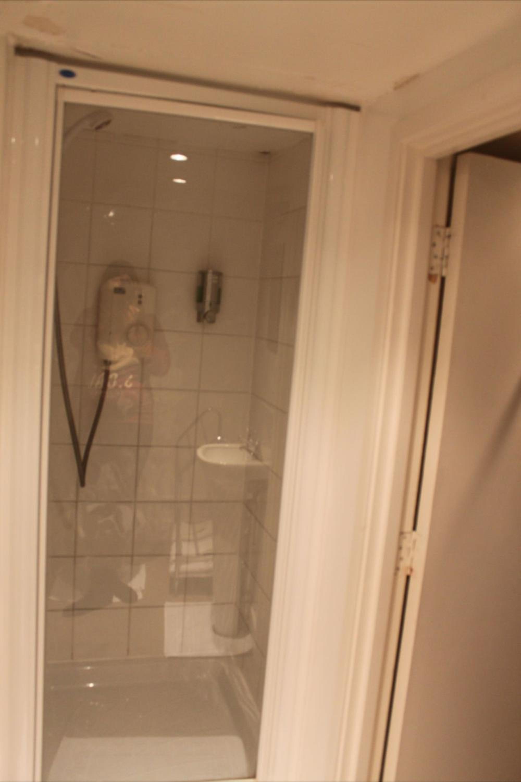 Double Room - Photo 10