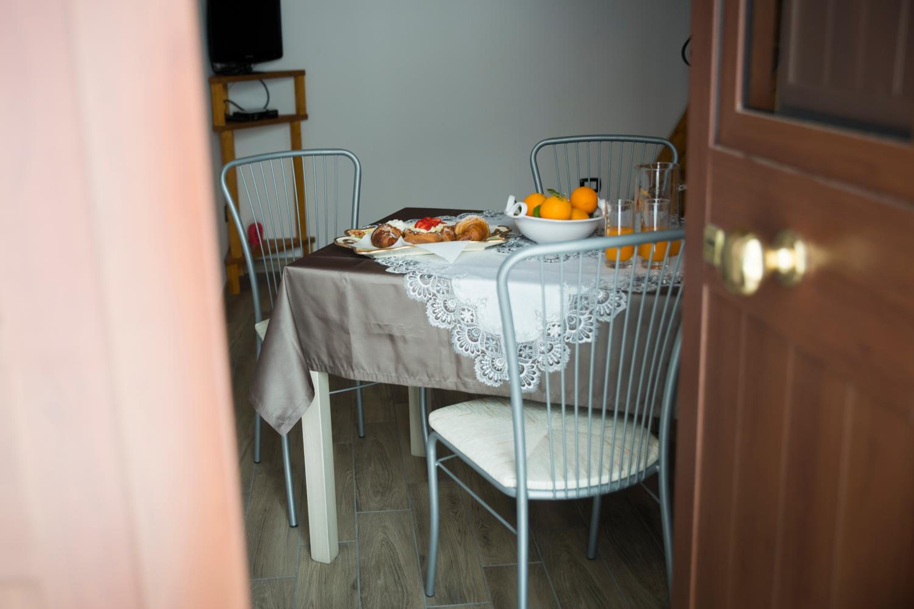 Studio Apartment - Photo 13