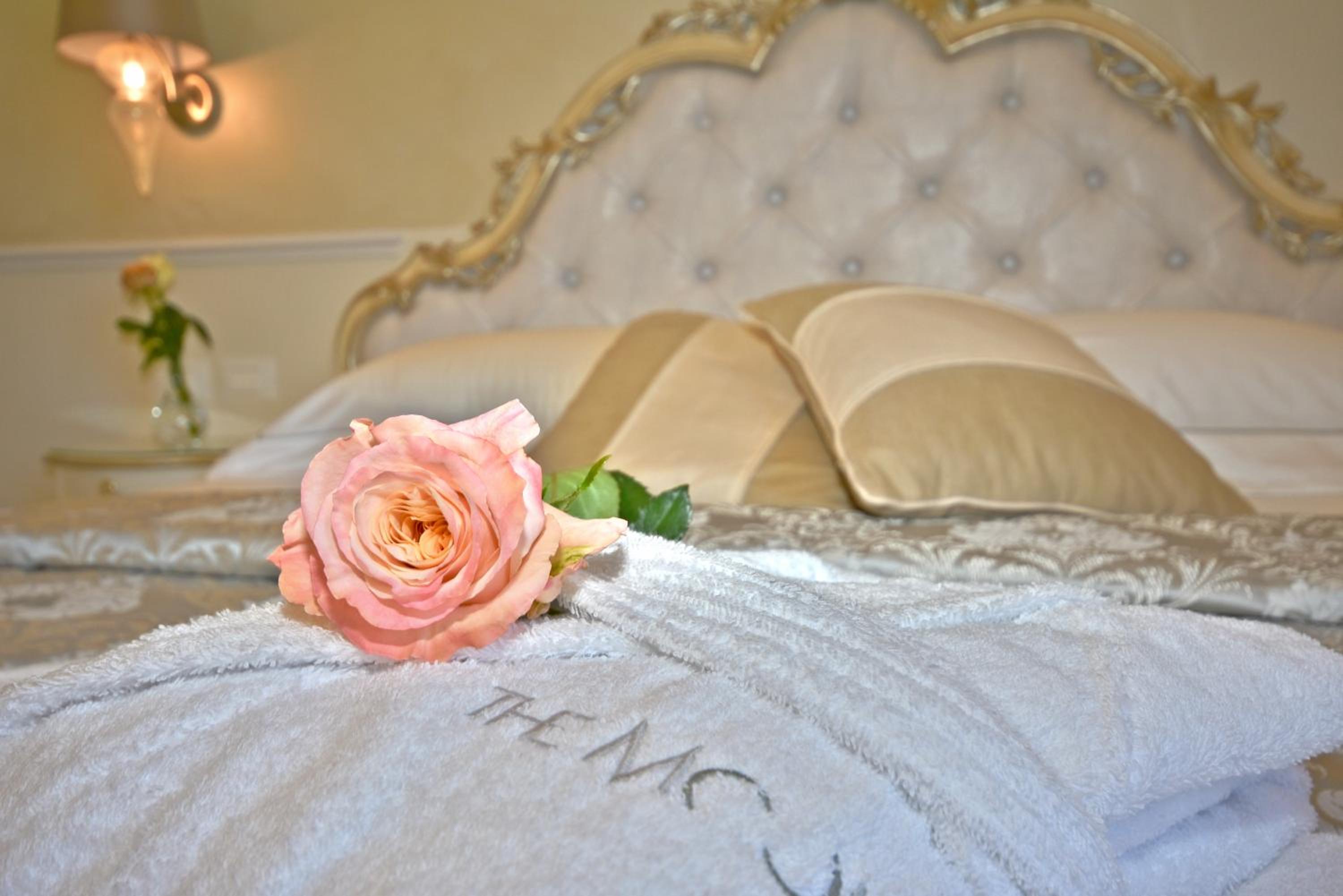 Deluxe Double Room with Spa Access photo 3