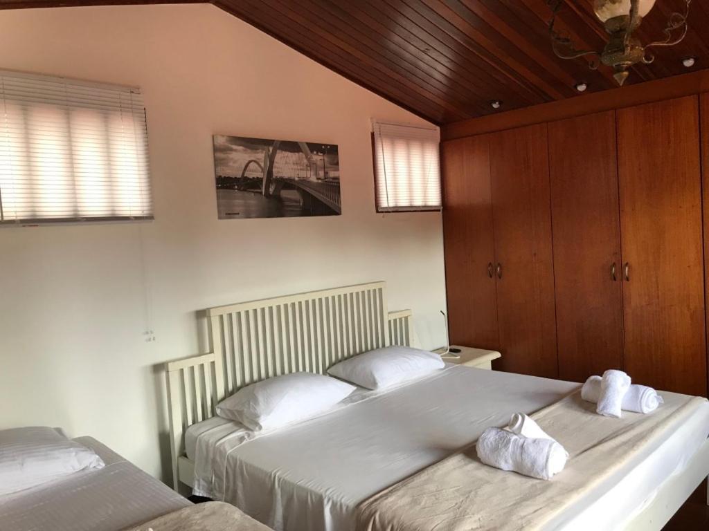 Deluxe King Suite with Balcony - Photo 9