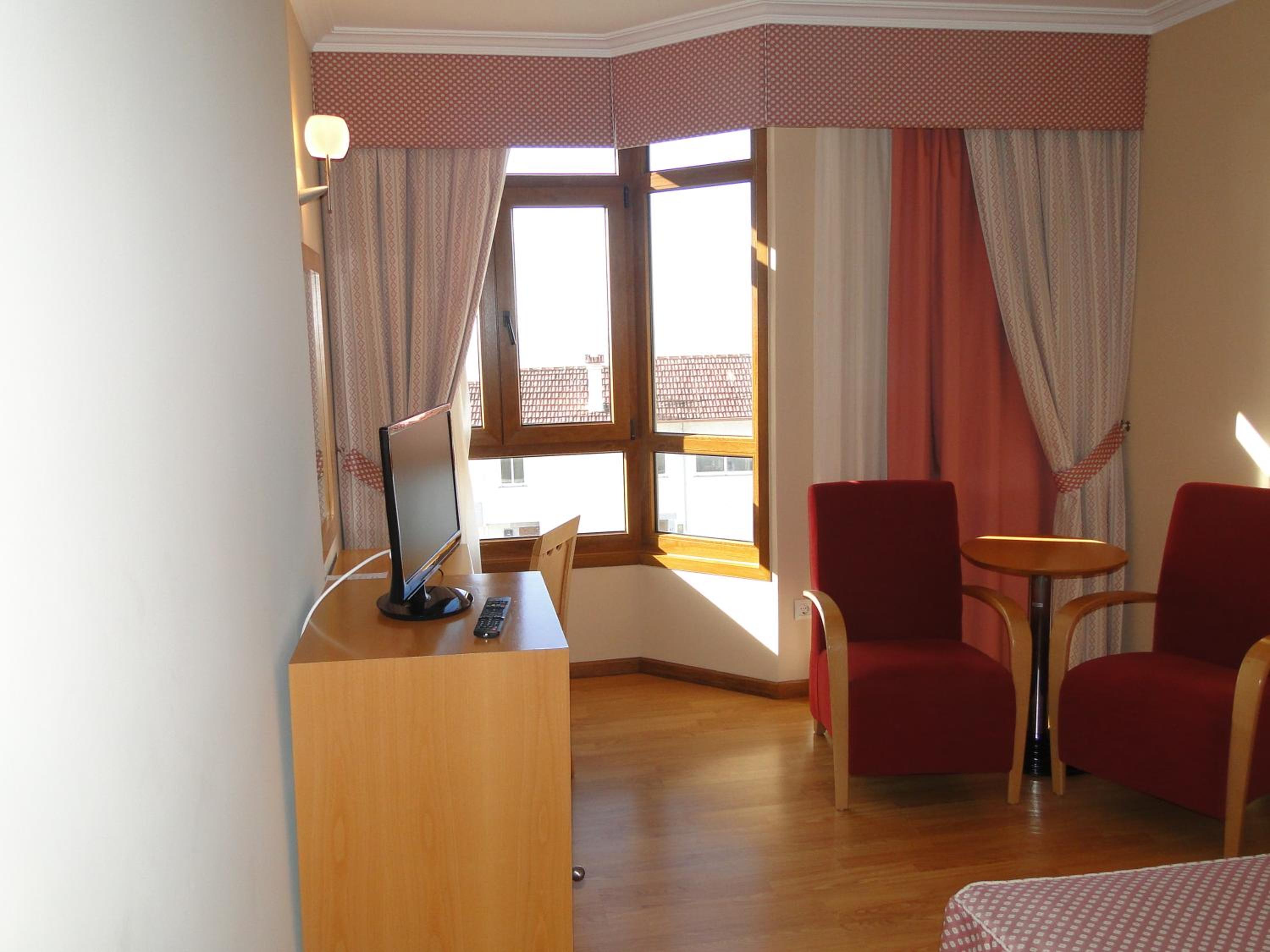 Twin Room with Sea View - Photo 6