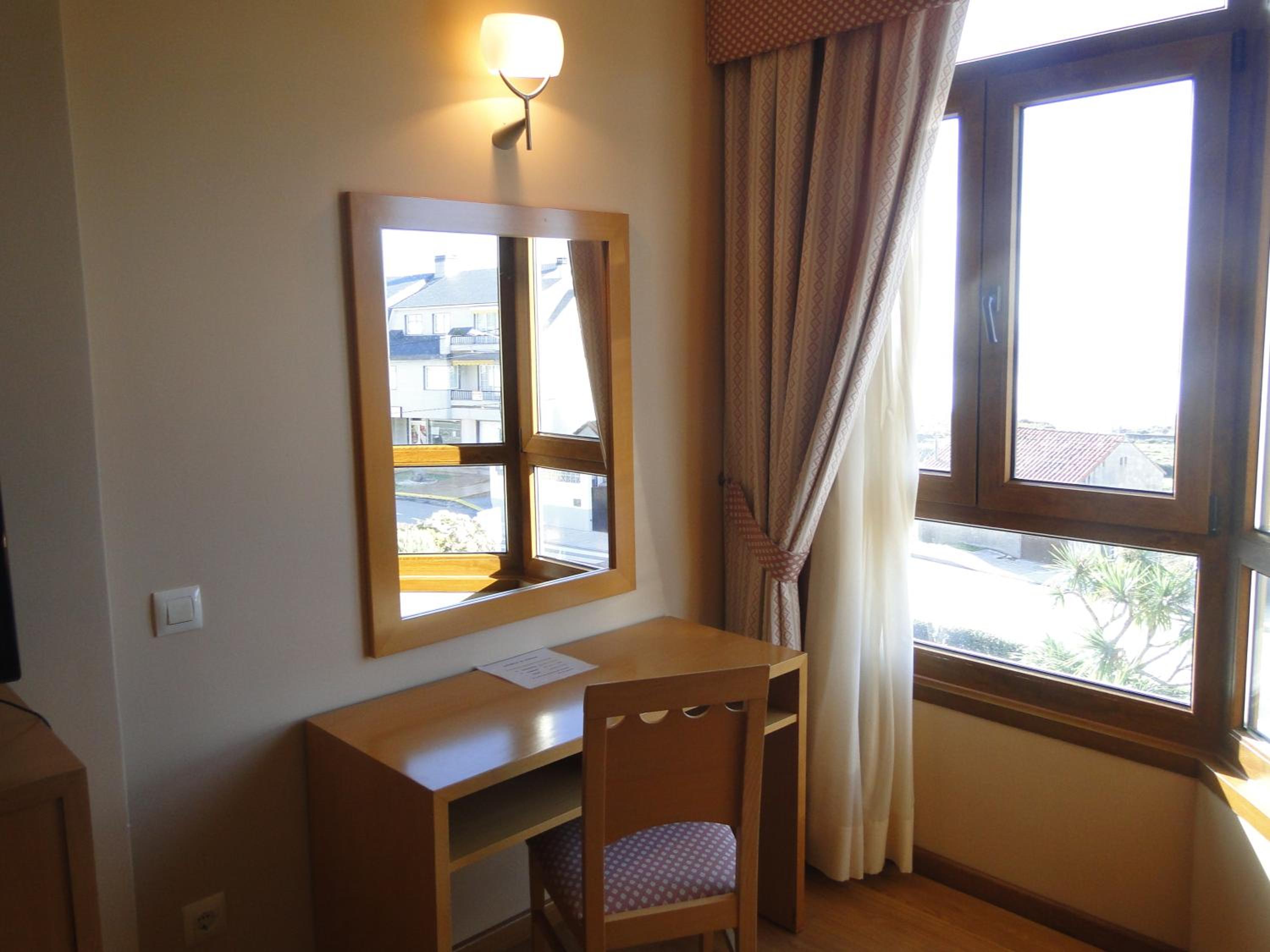 Twin Room with Sea View - Photo 7