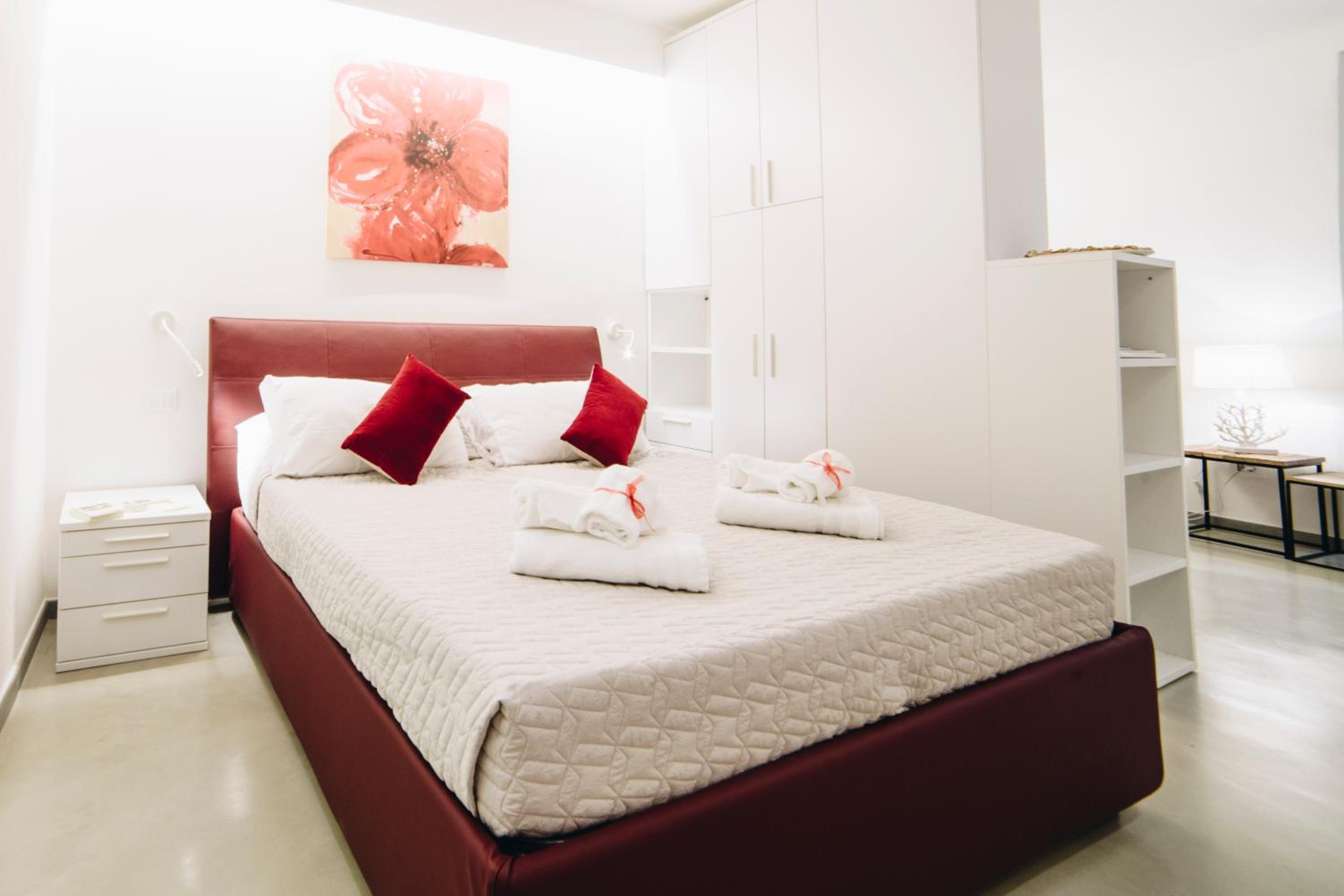 One-Bedroom Apartment (2 - 4 Adults) - Photo 2