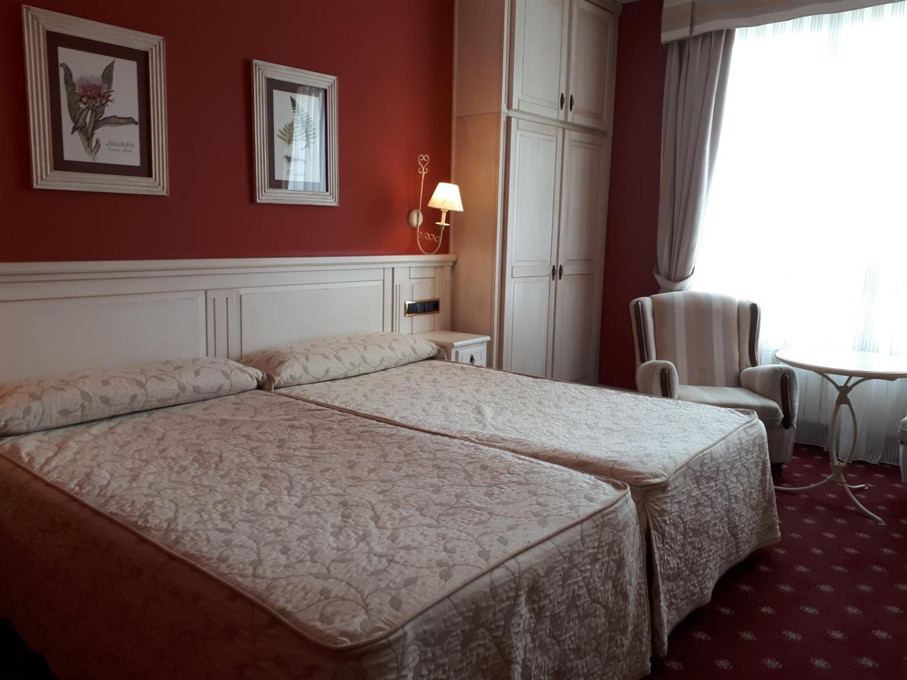 Double or Twin Room - Photo 7