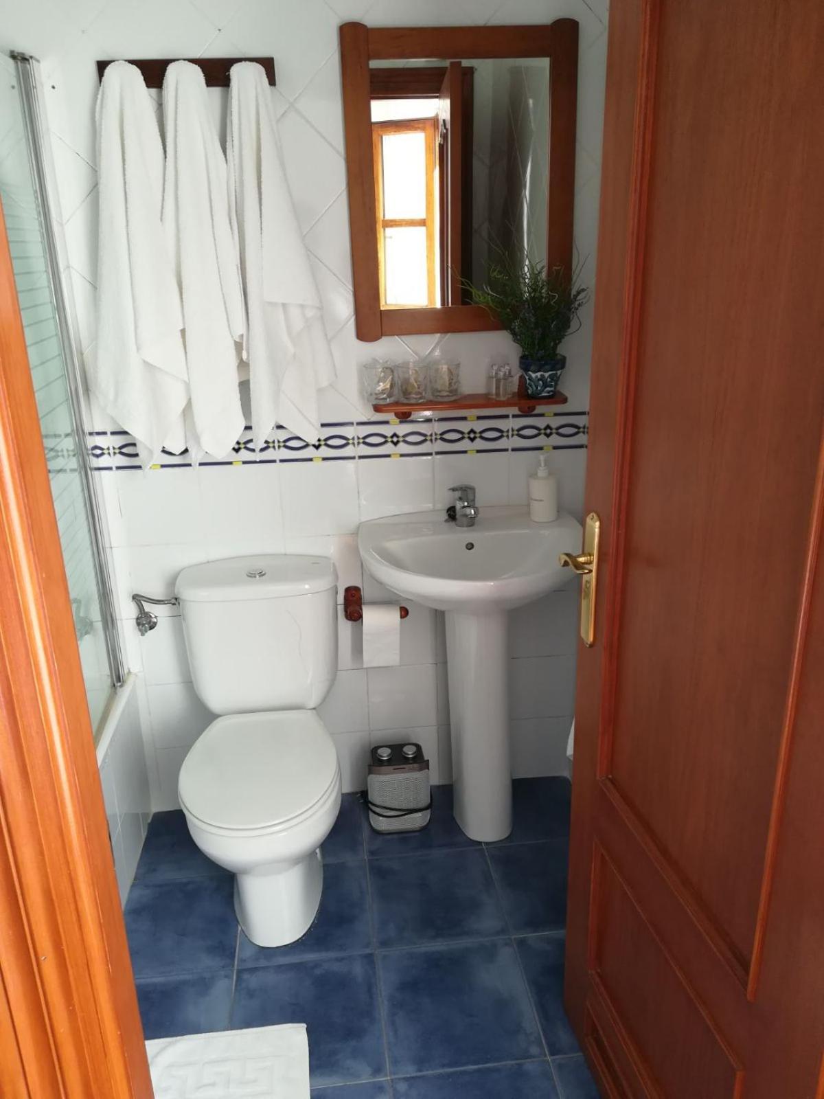 Double Room - Photo 2