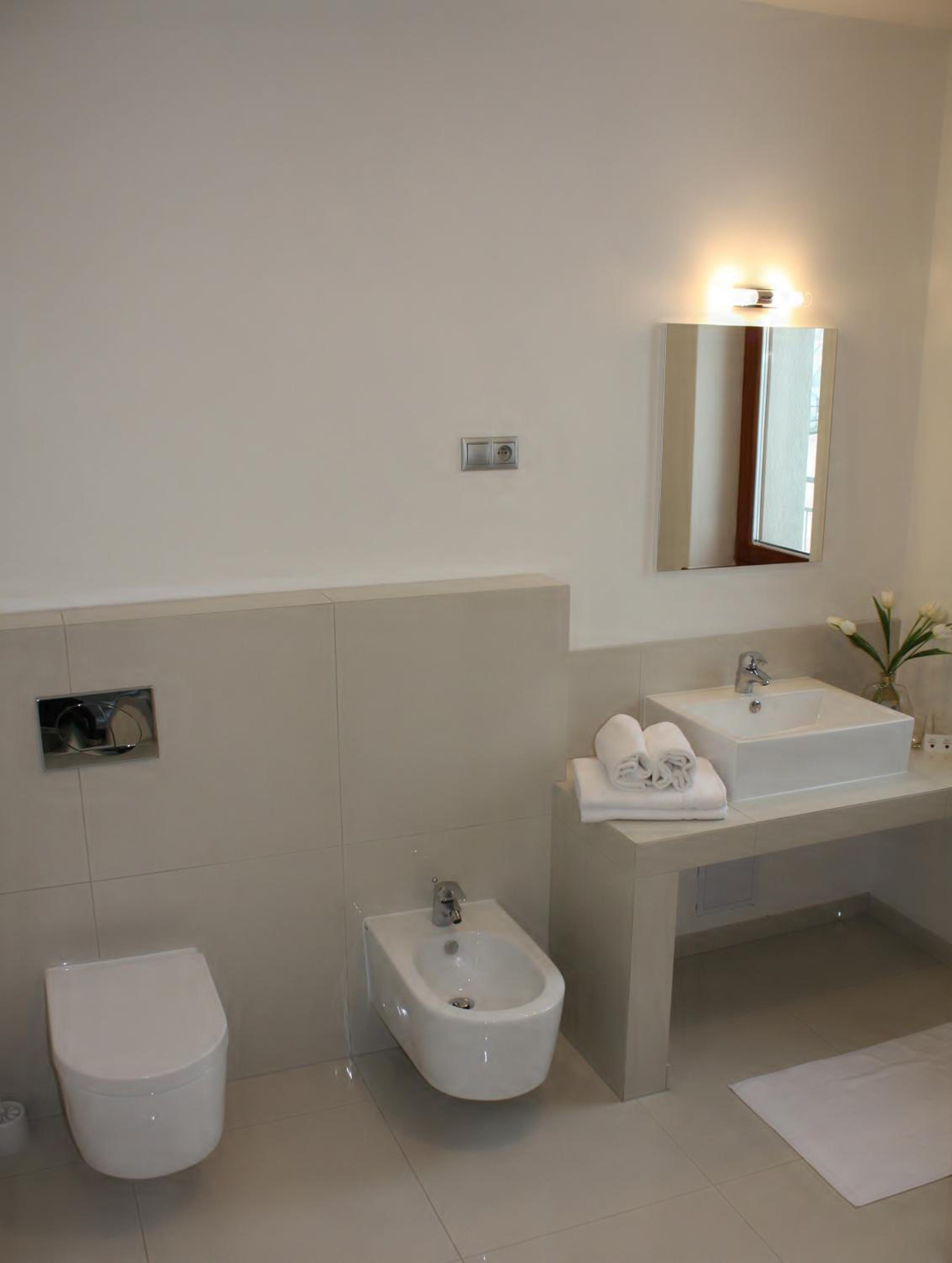 Junior Suite with Balcony - Photo 8