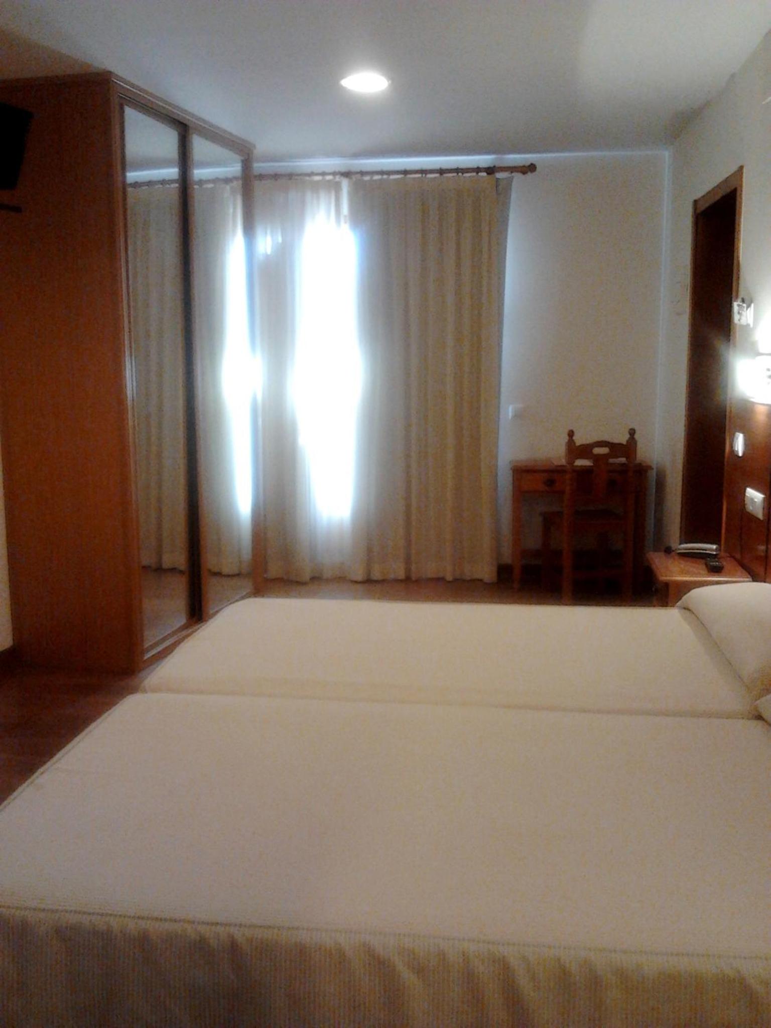 Double or Twin Room photo 2