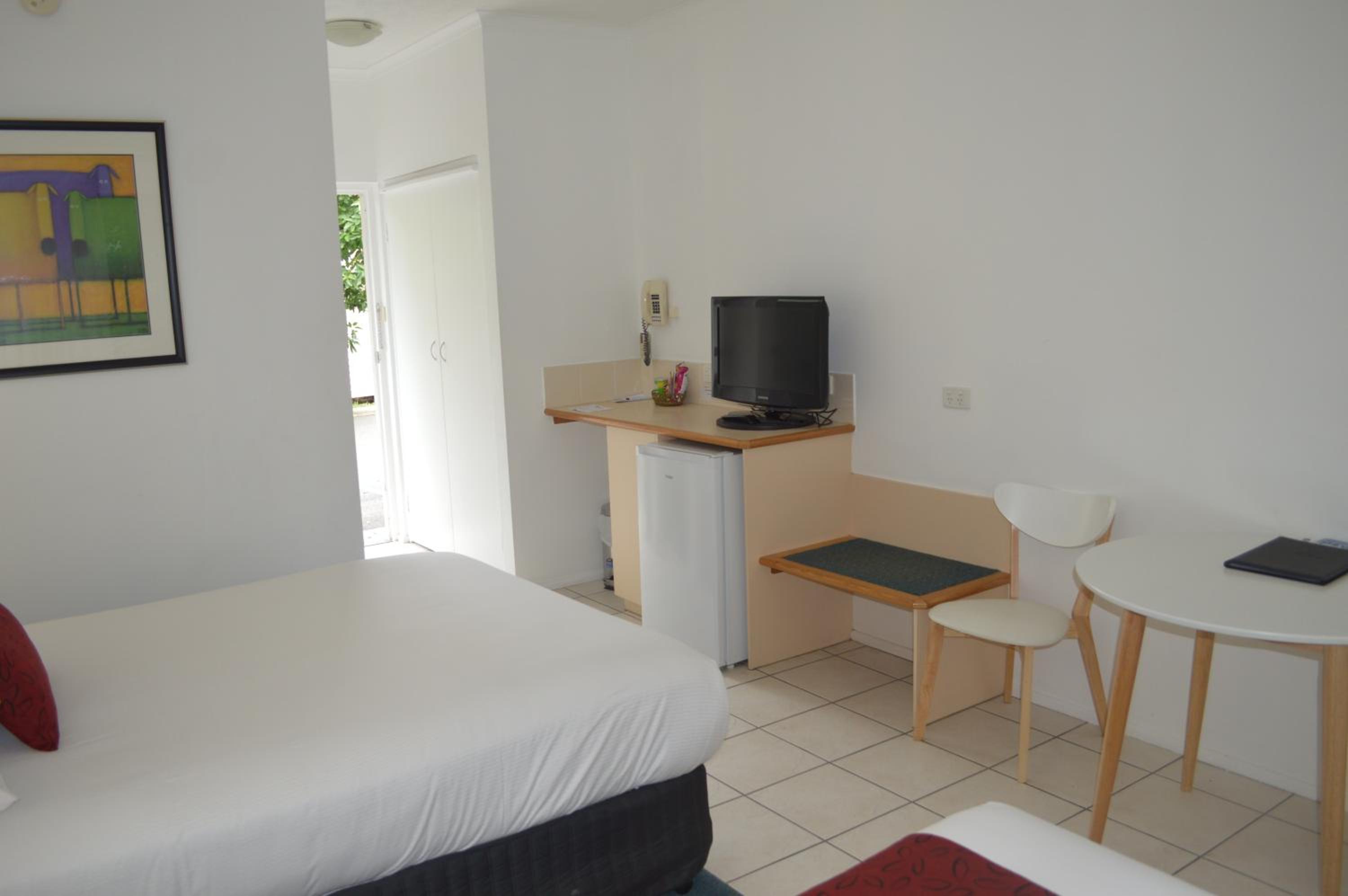 Superior Twin – Ground Floor - Photo 2
