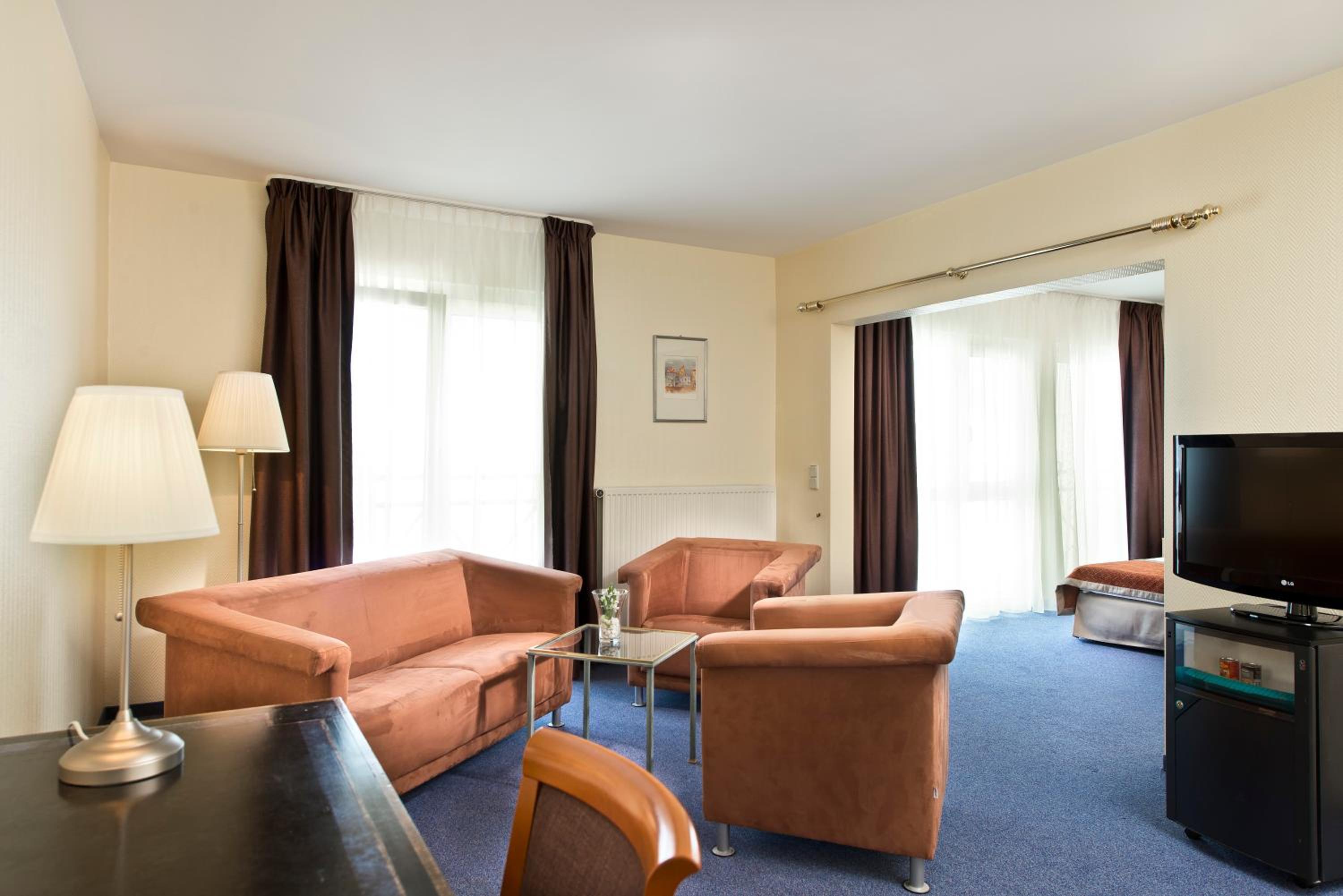 One-Bedroom Apartment - Photo 3