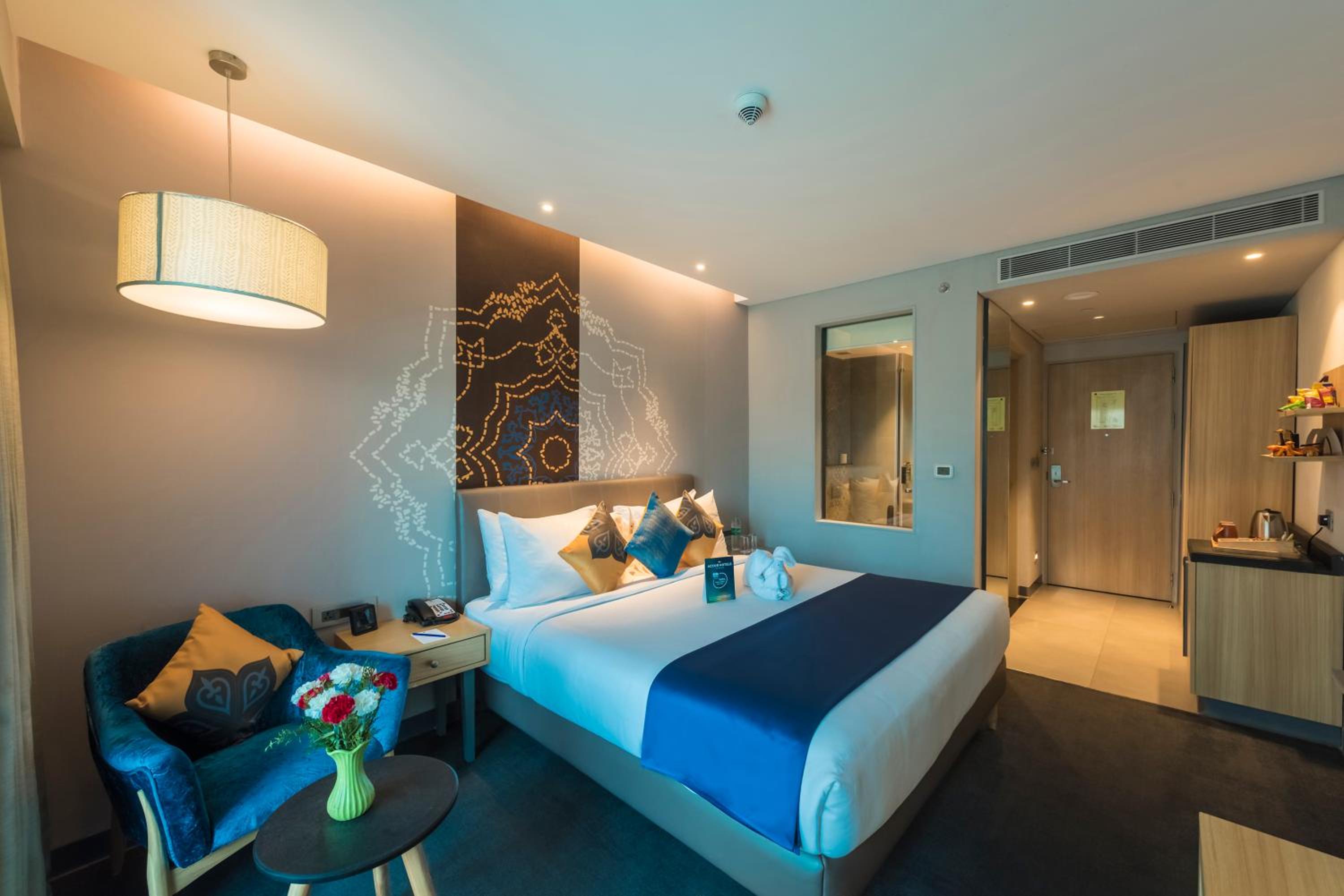 Premier King Room with Complimentary Indian afternoon Tea @Alfresco , 20% off on Food & Soft Beverage & SPA, Early Check-in & Late Check-out (Subject to Availability) and Happy Hours 1+1 on IMFL at Silk Bar/Galleria - Photo 3