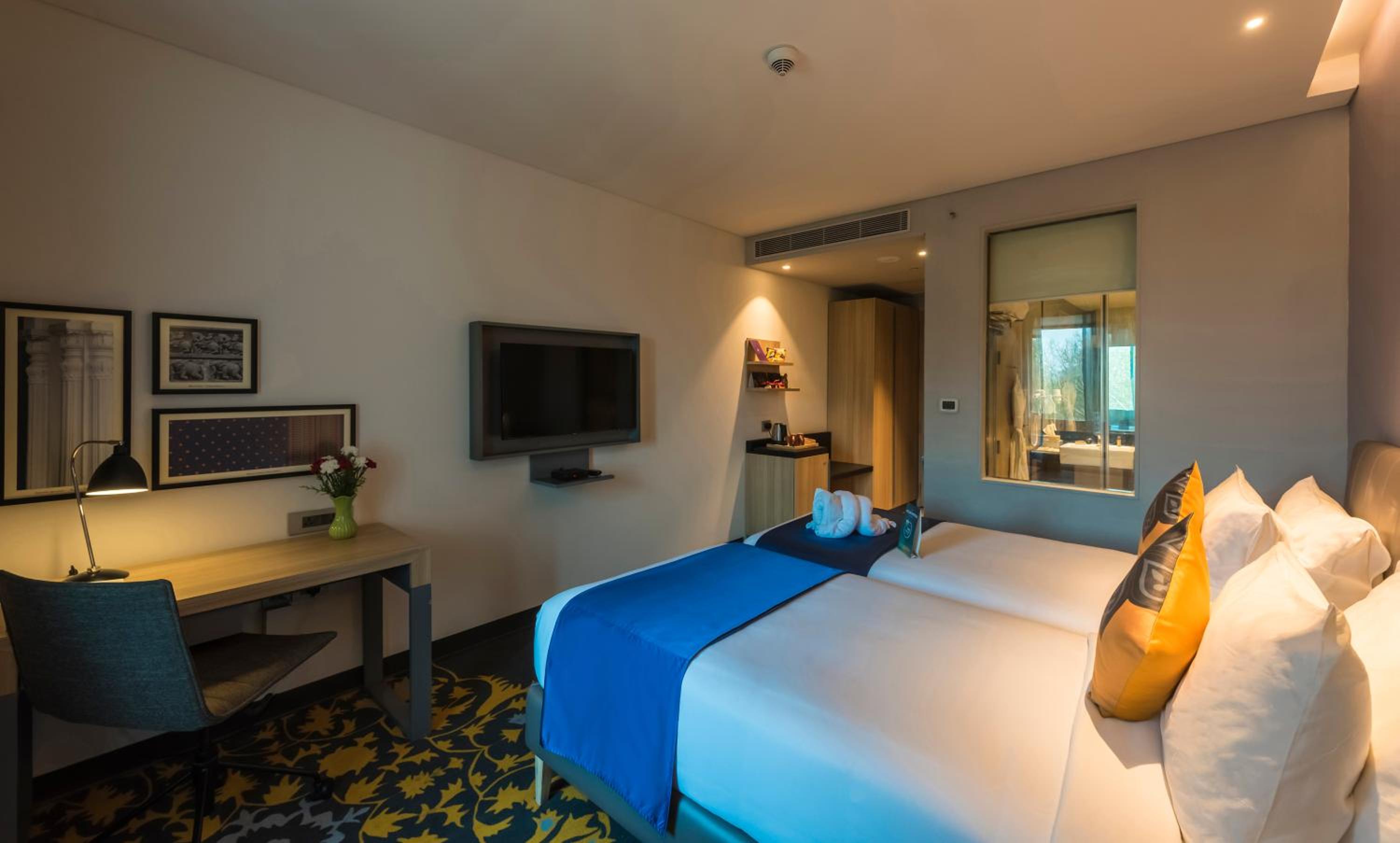 Deluxe king bed room with complimentary Indian afternoon Tea @Alfresco,20% off on Food & Soft Beverage & SPA,  Early Check-in & Late Check-out (Subject to Availability) and Happy Hours 1+1 on IMFL at Silk Bar/Galleria  - Photo 1