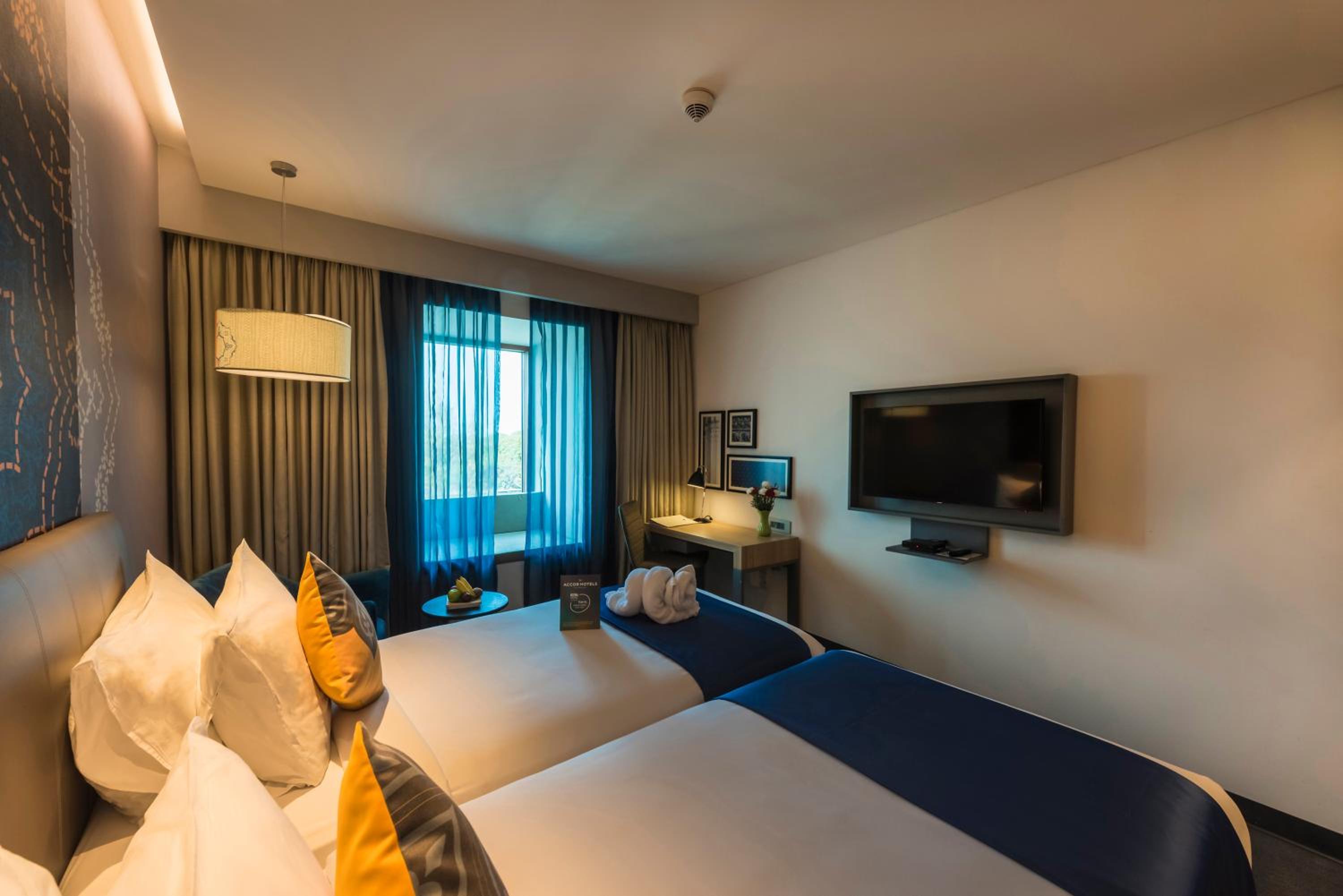 Deluxe king bed room with complimentary Indian afternoon Tea @Alfresco,20% off on Food & Soft Beverage & SPA,  Early Check-in & Late Check-out (Subject to Availability) and Happy Hours 1+1 on IMFL at Silk Bar/Galleria  - Photo 7