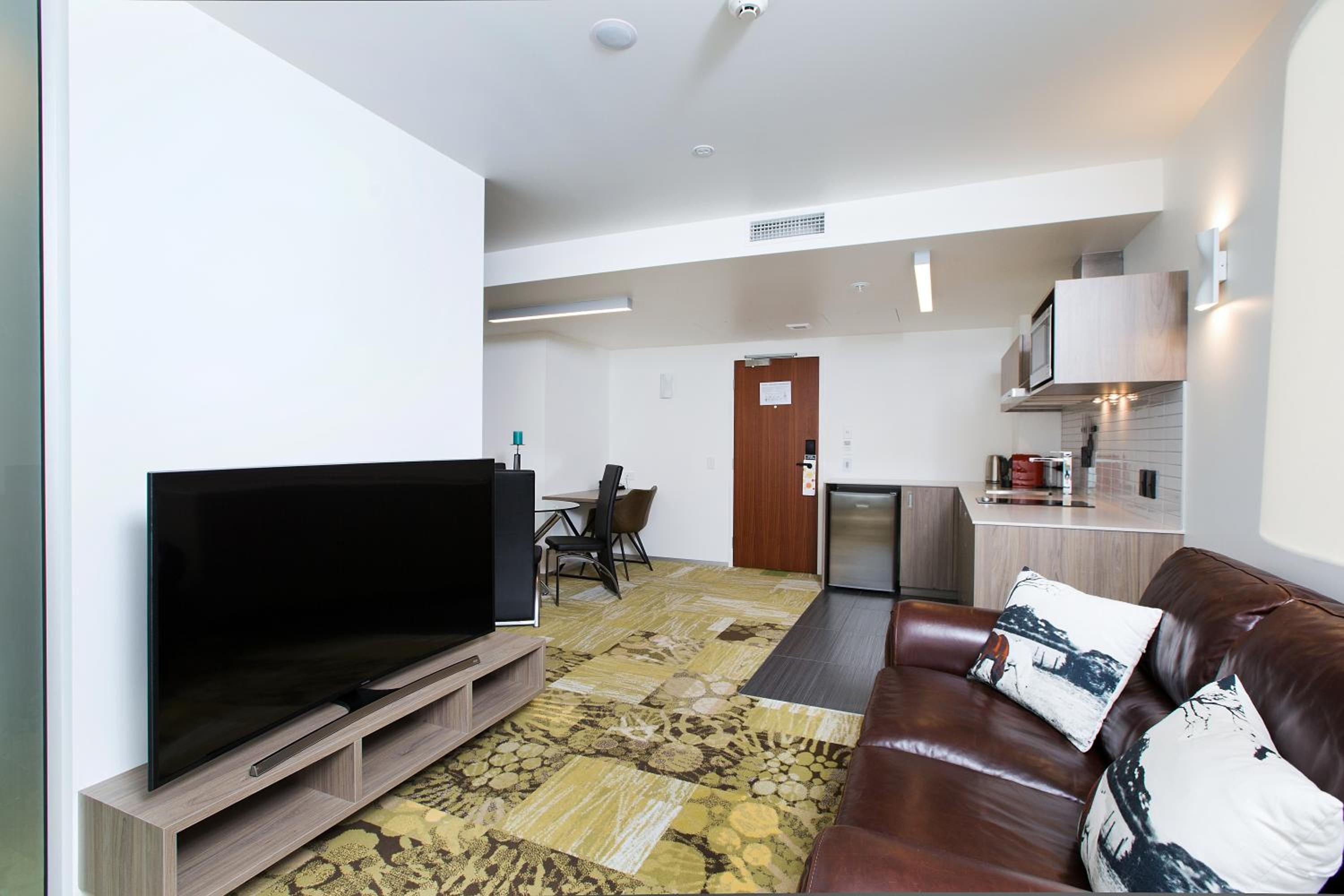 Superior Two-Bedroom Apartment with King Beds photo 2