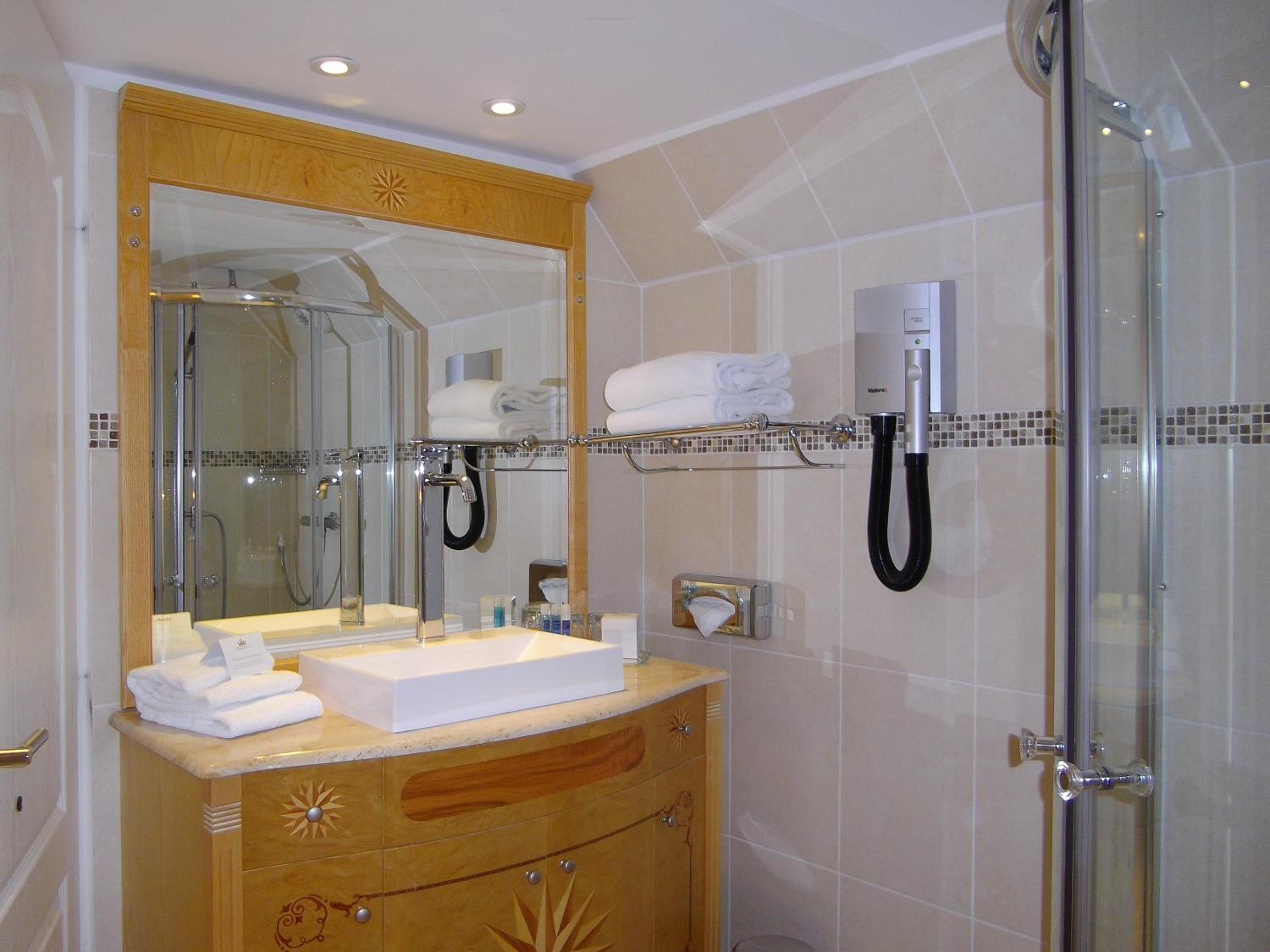 Triple Room thumbnail 5