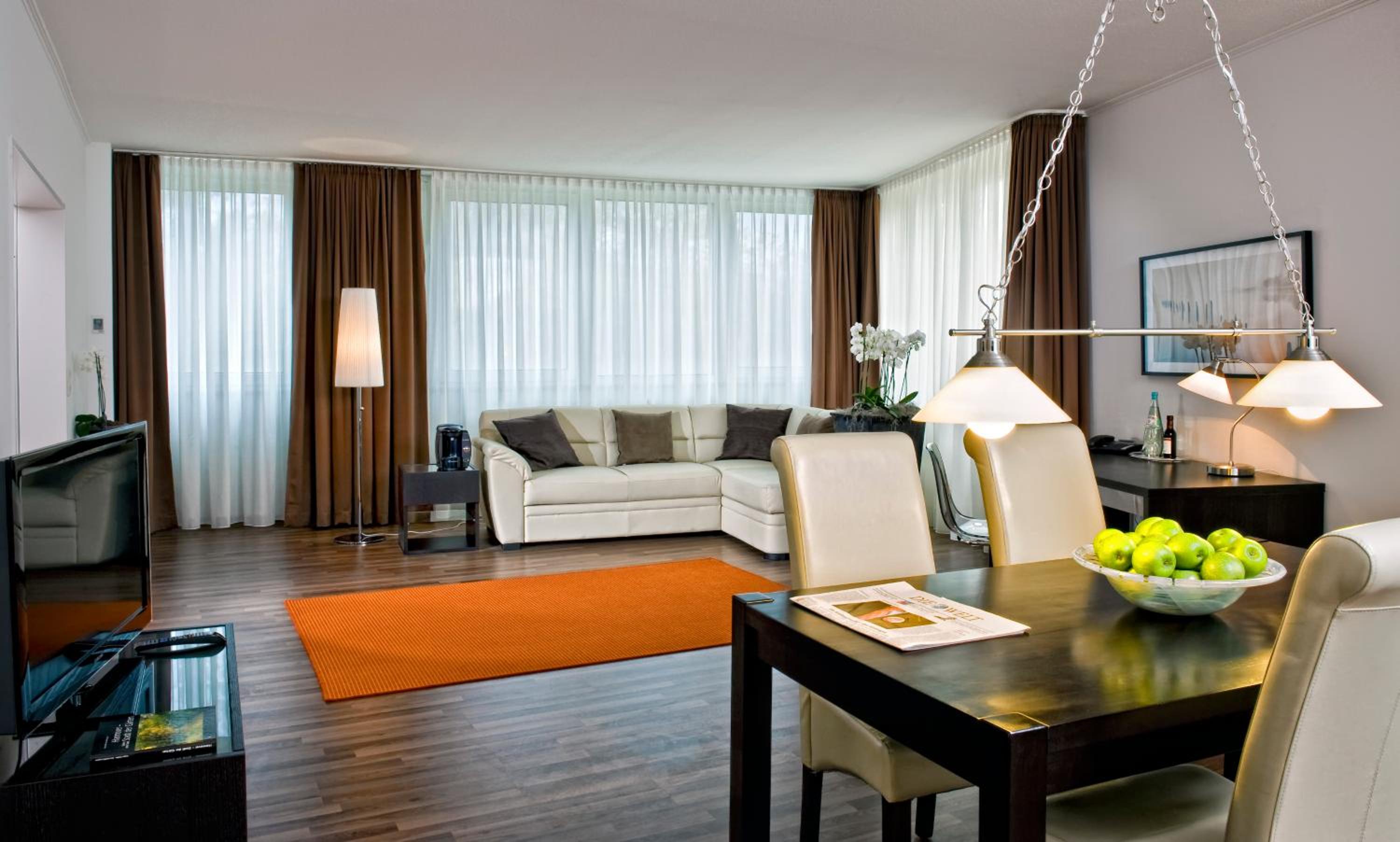 Suite - Photo 3